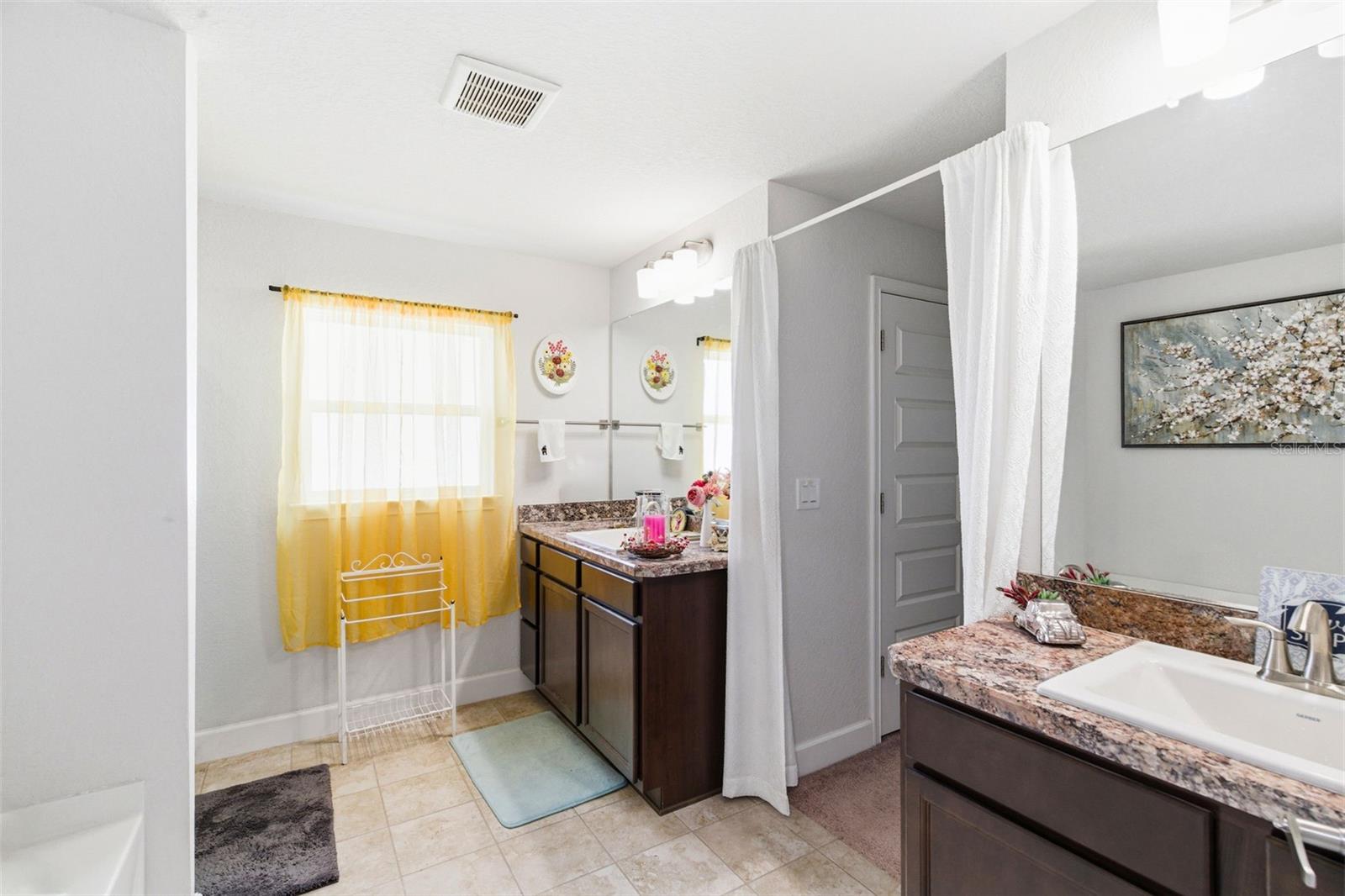 Listing photo id 37 for 12181 Topaz Street