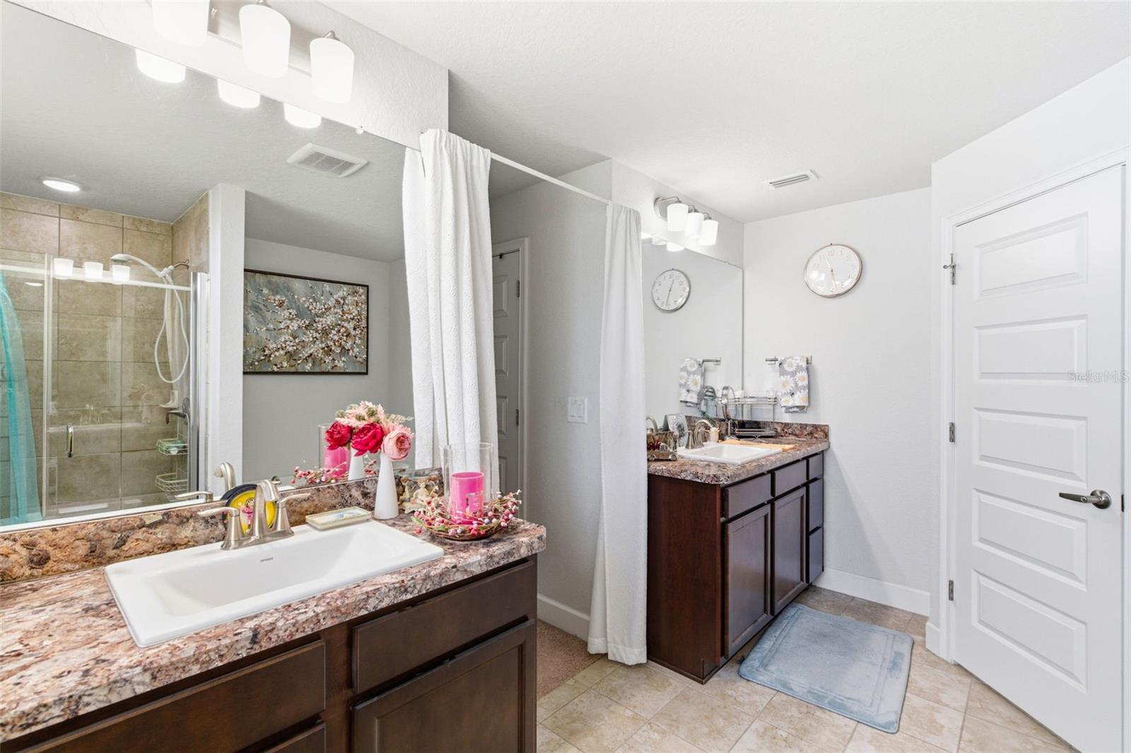 Listing photo id 38 for 12181 Topaz Street