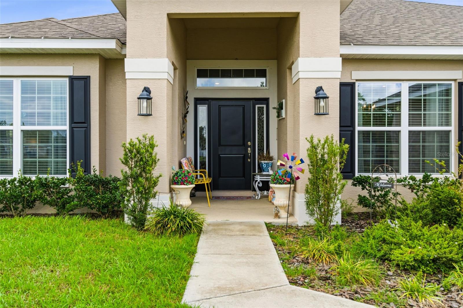 Listing photo id 3 for 12181 Topaz Street