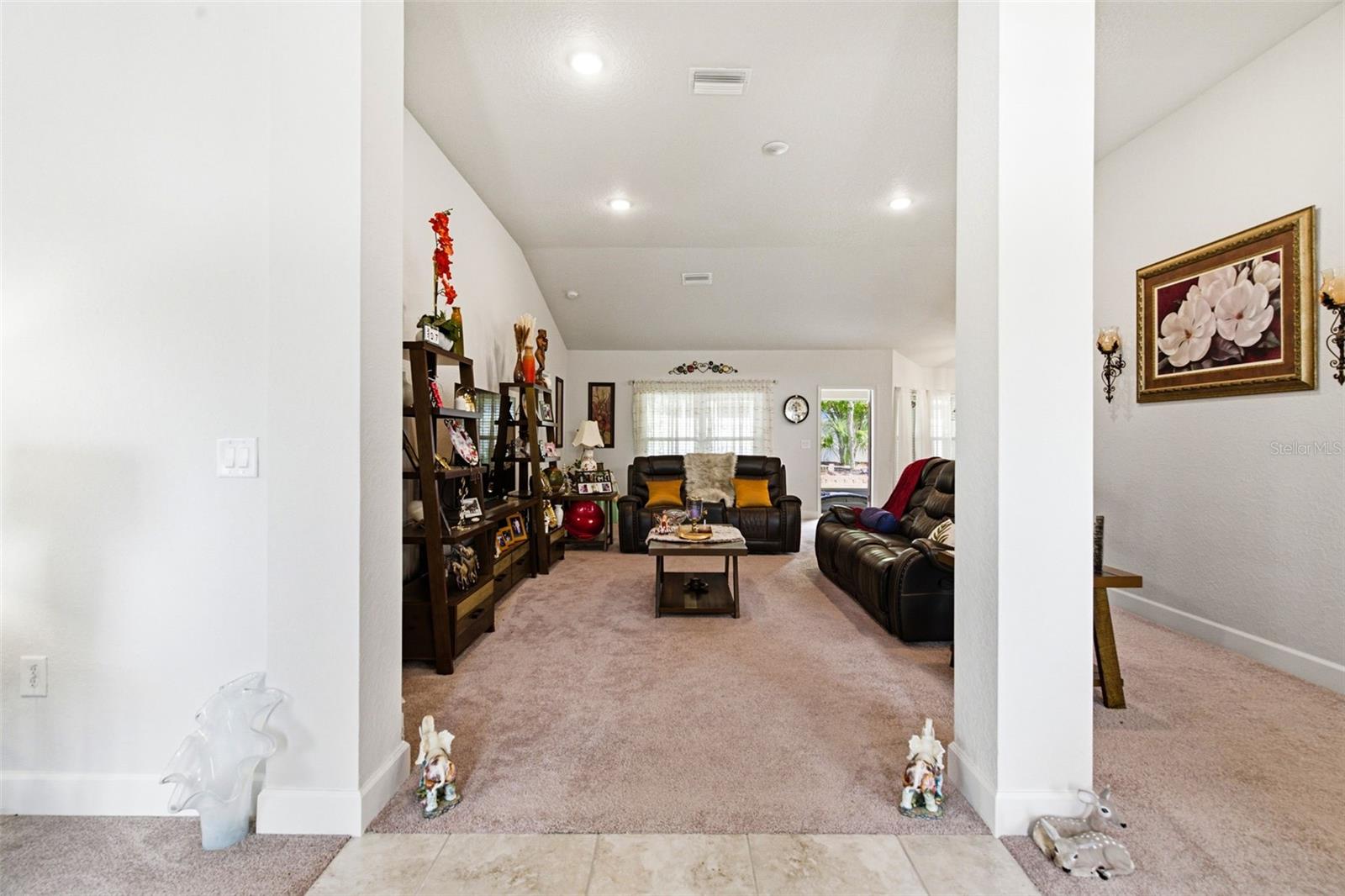 Listing photo id 4 for 12181 Topaz Street