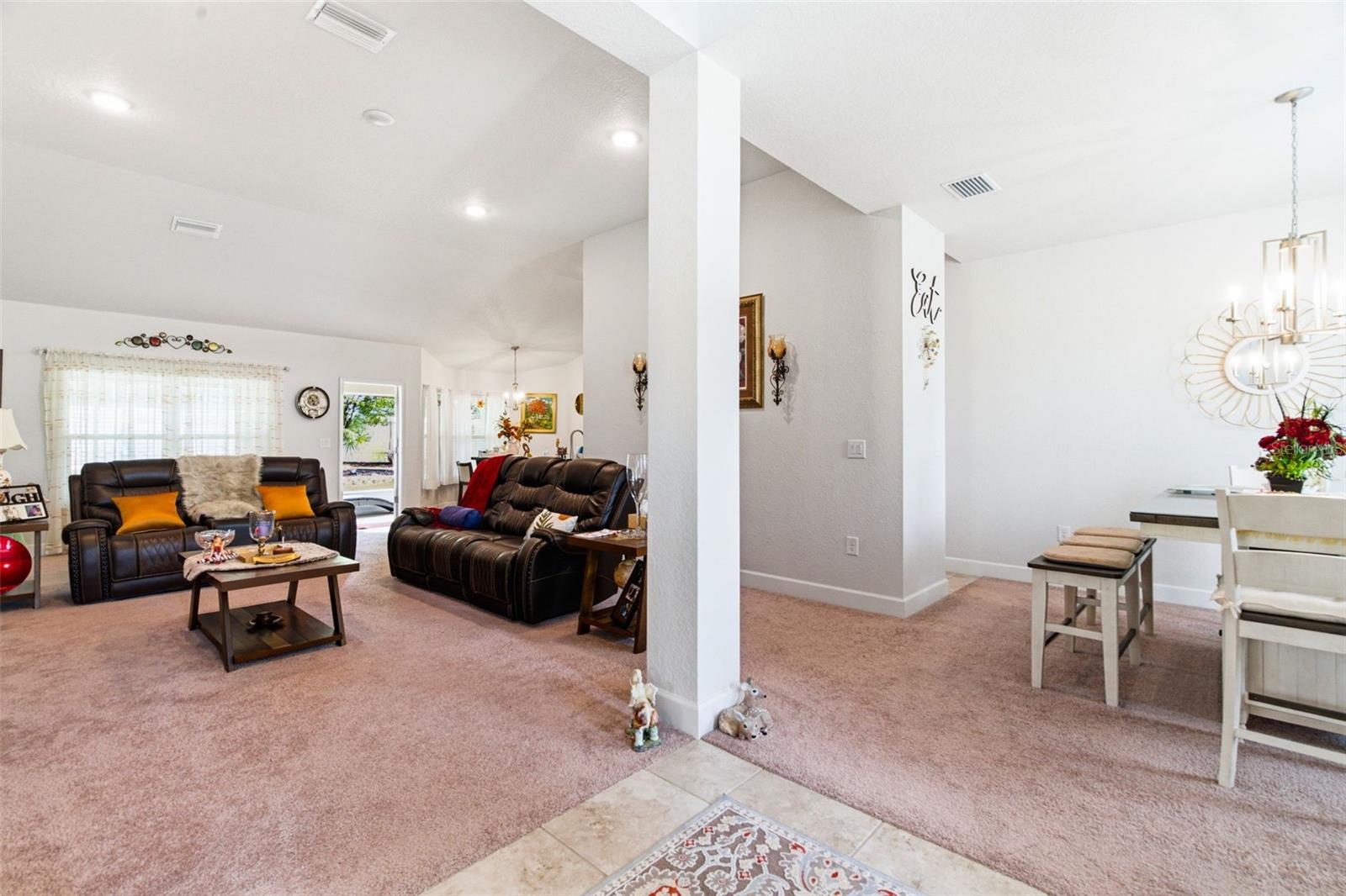 Listing photo id 5 for 12181 Topaz Street