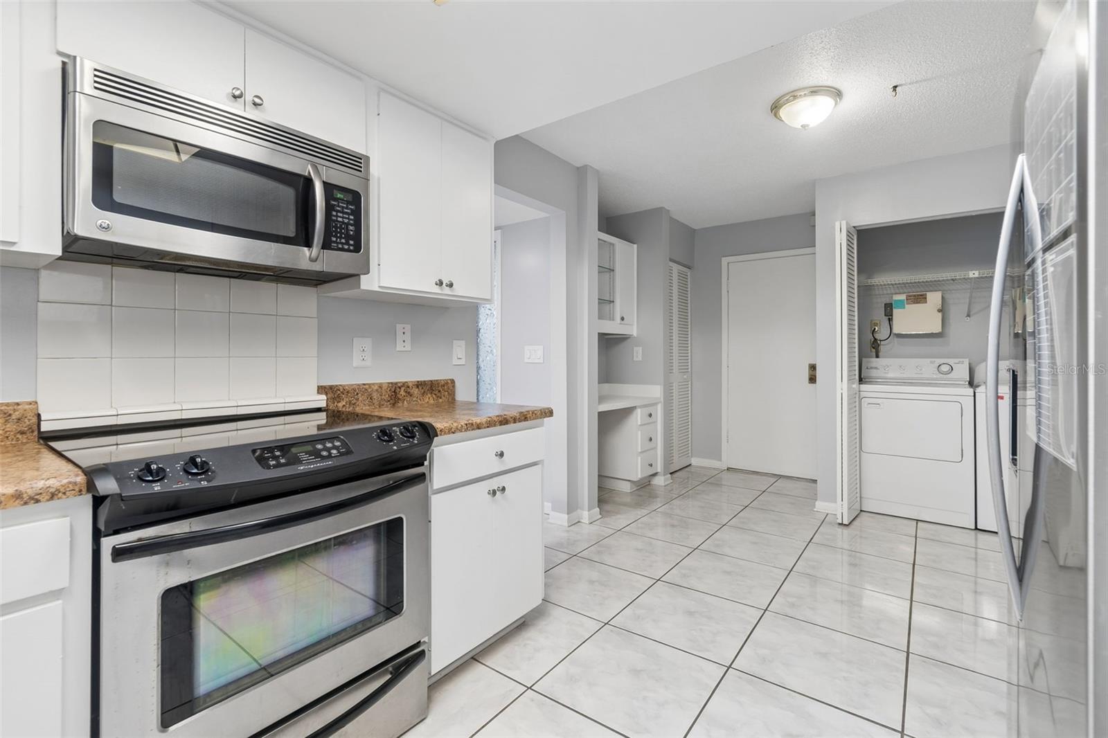 Image 17 of 96 For 6320 Grand Bahama Circle 6320