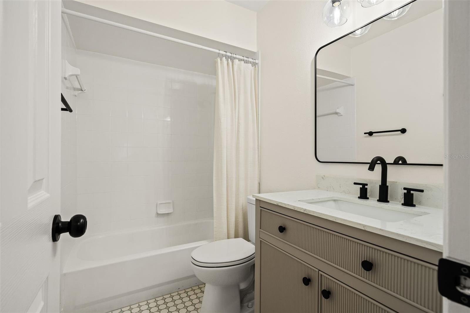 Image 18 of 30 For 13922 Briardale Lane