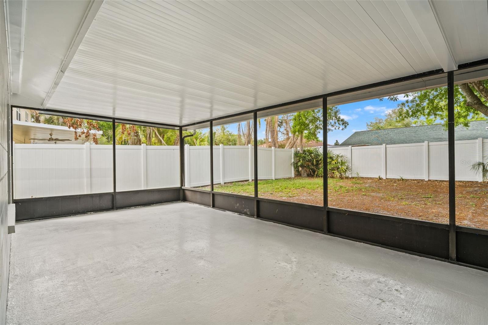 Image 23 of 30 For 13922 Briardale Lane