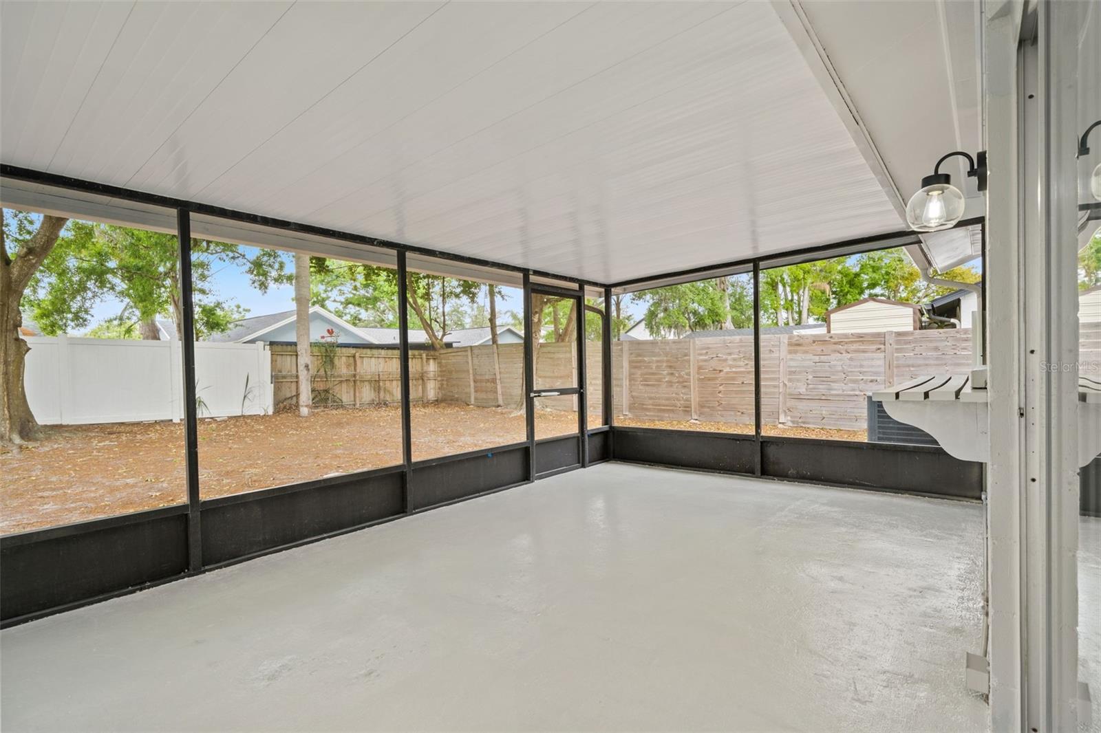 Image 24 of 30 For 13922 Briardale Lane