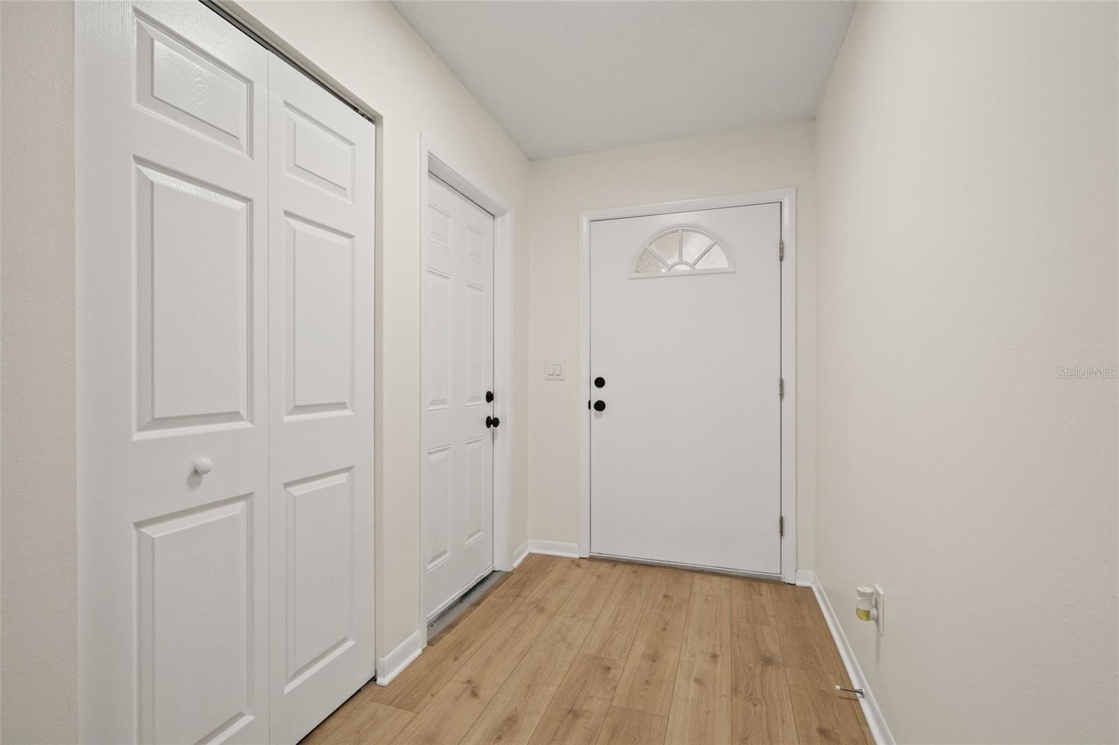 Image 3 of 30 For 13922 Briardale Lane