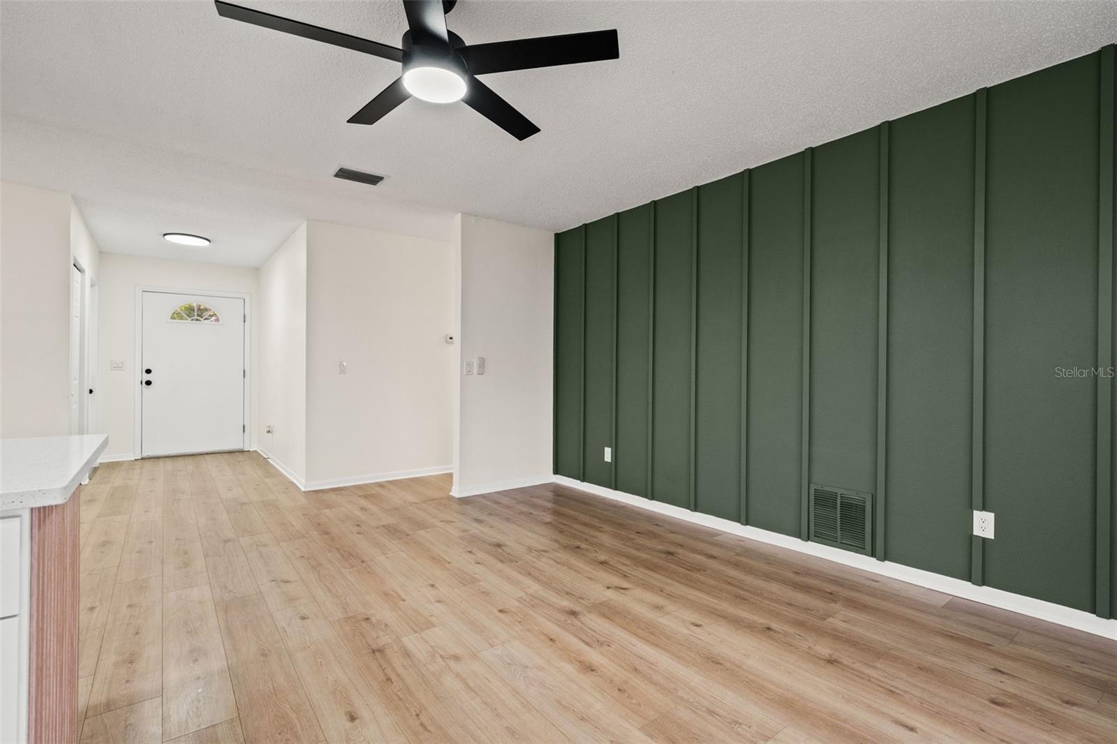 Image 4 of 30 For 13922 Briardale Lane