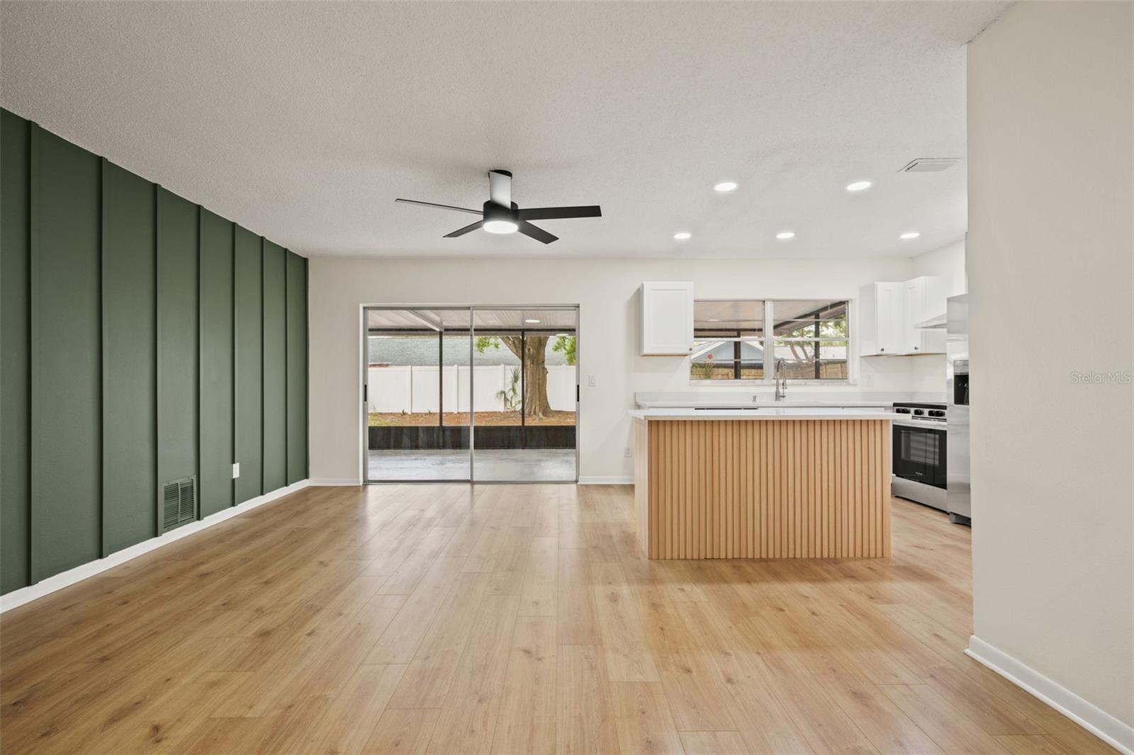 Image 5 of 30 For 13922 Briardale Lane