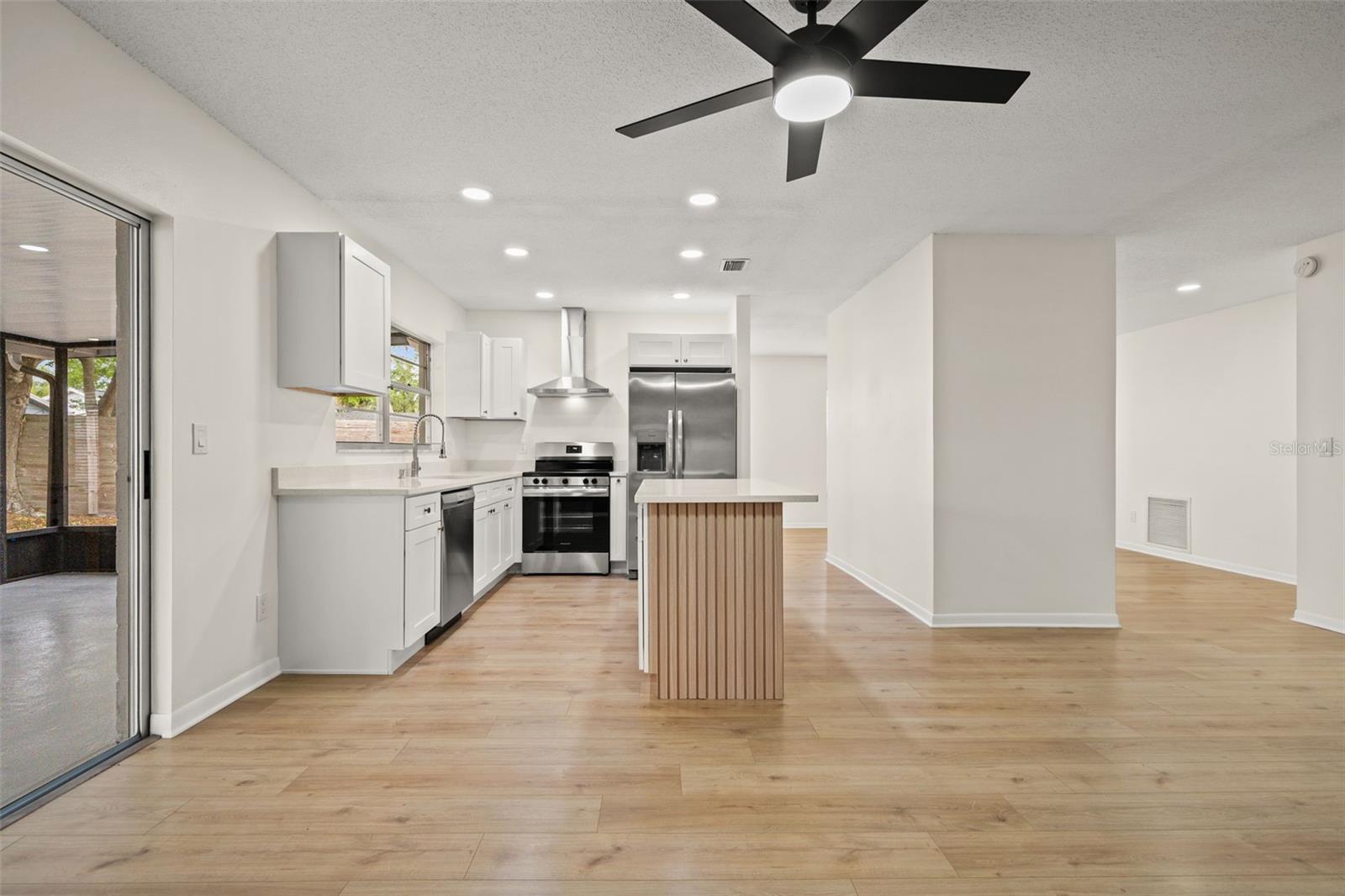 Image 6 of 30 For 13922 Briardale Lane