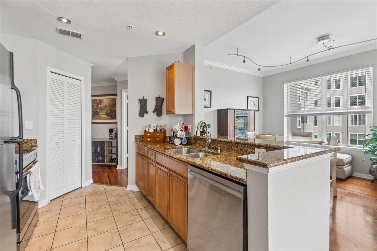 Image 10 of 42 For 700 Harbour Island Boulevard 329