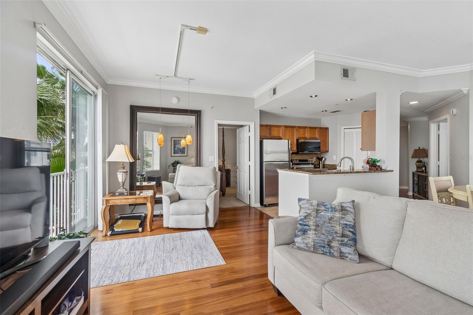 Image 7 of 42 For 700 Harbour Island Boulevard 329