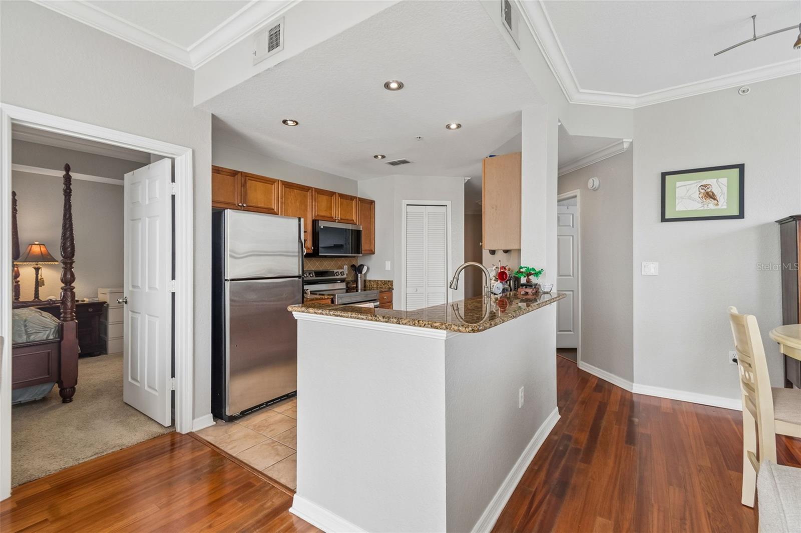 Image 8 of 42 For 700 Harbour Island Boulevard 329