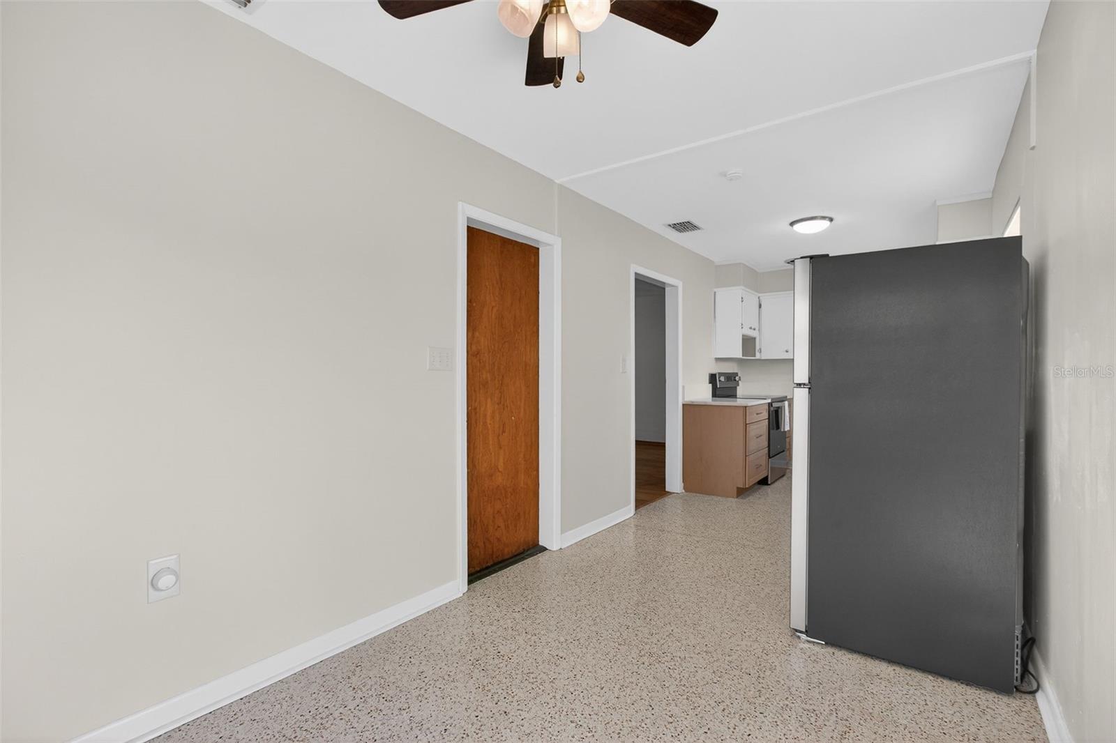 Image 24 of 44 For 1541 Illinois Road