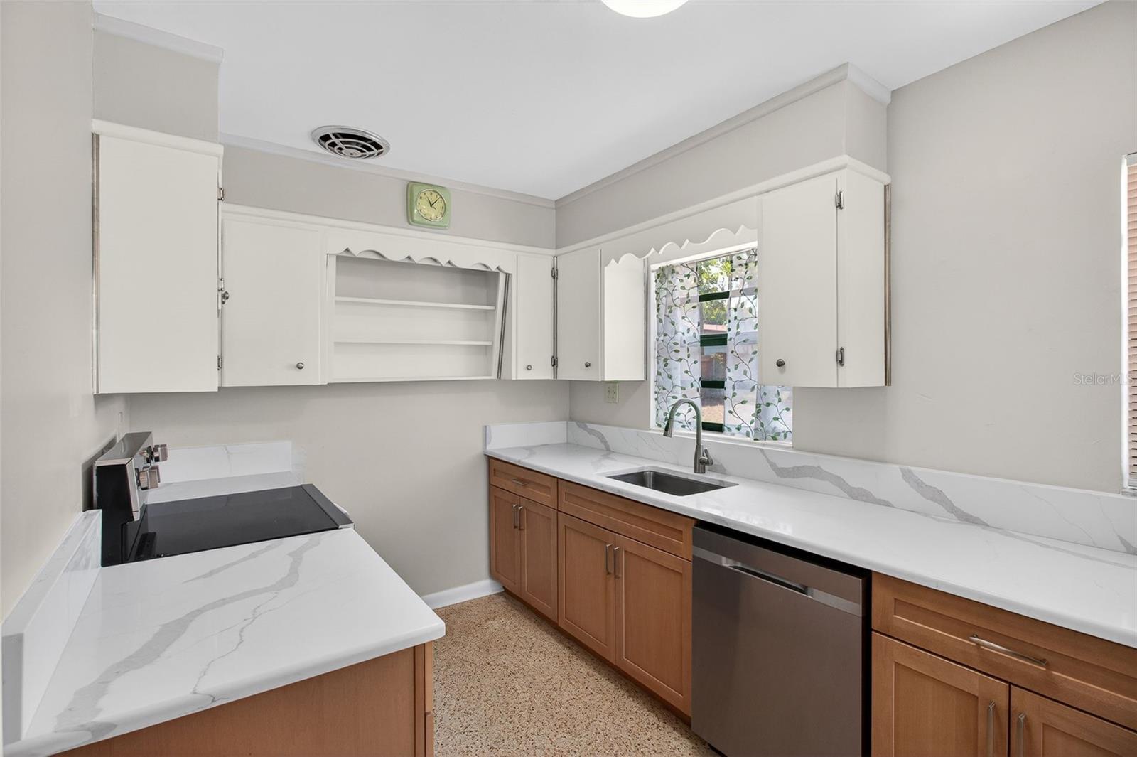 Image 6 of 44 For 1541 Illinois Road