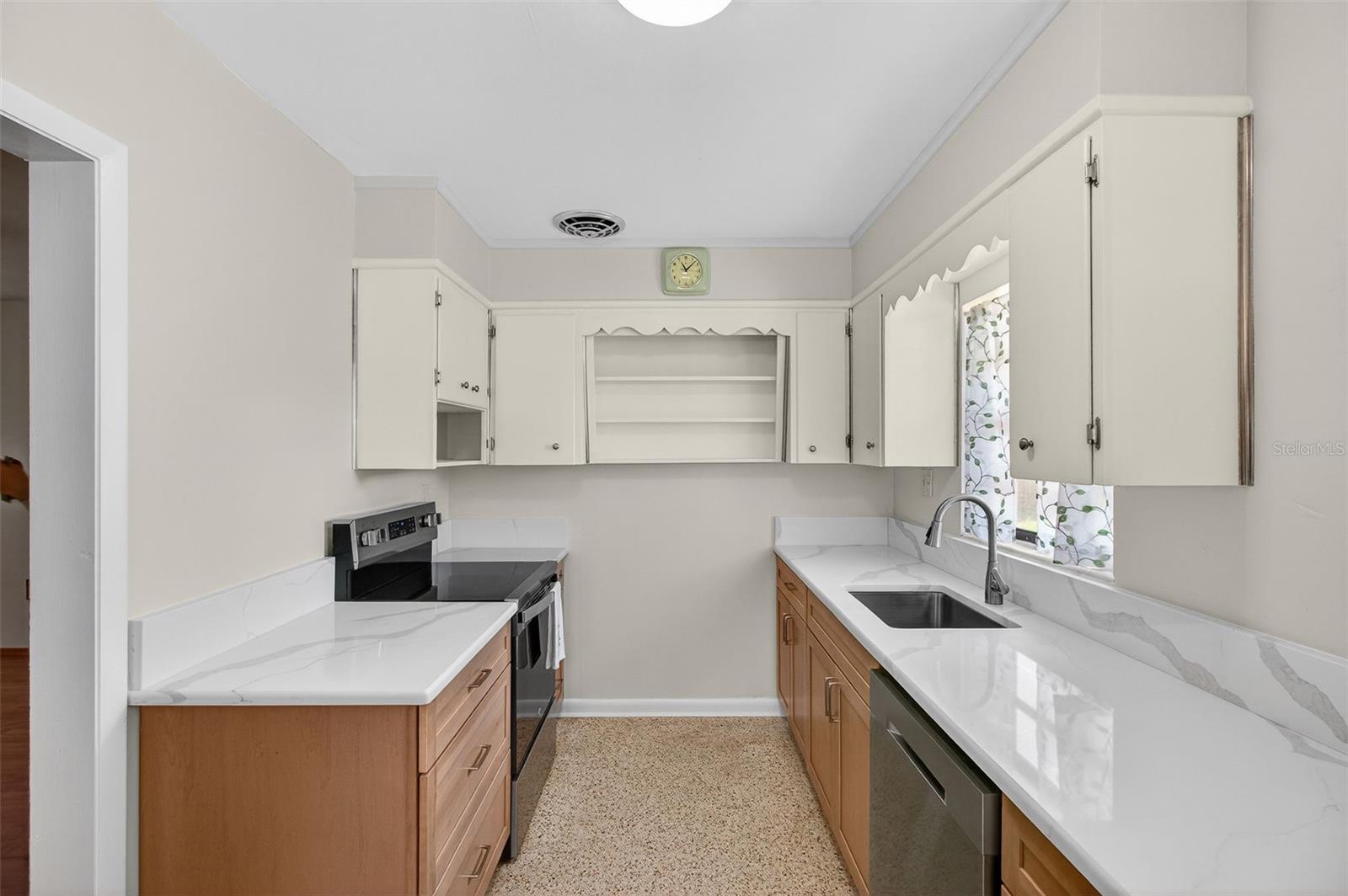 Image 7 of 44 For 1541 Illinois Road