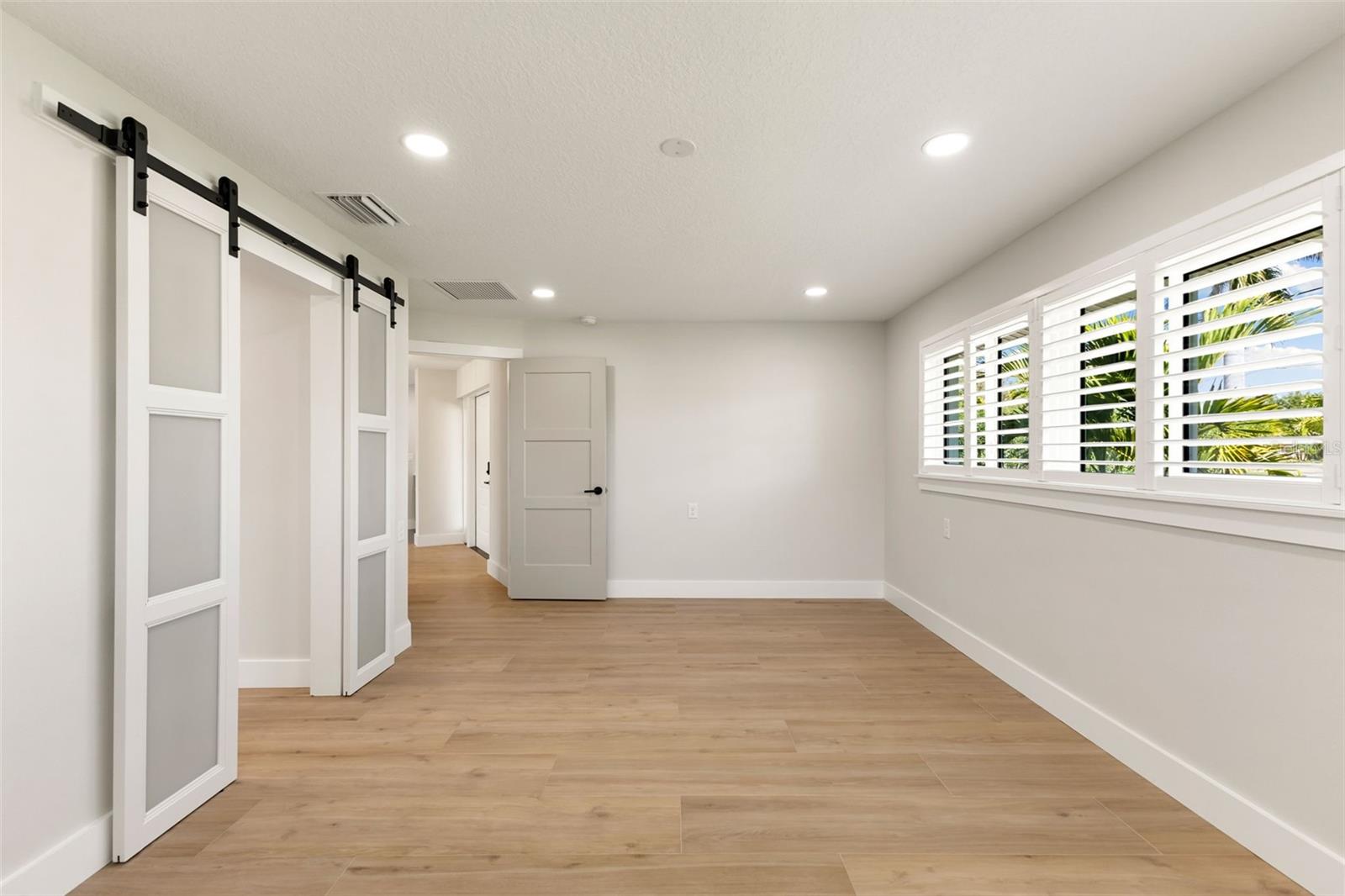 Image 11 of 82 For 10088 Paradise Boulevard