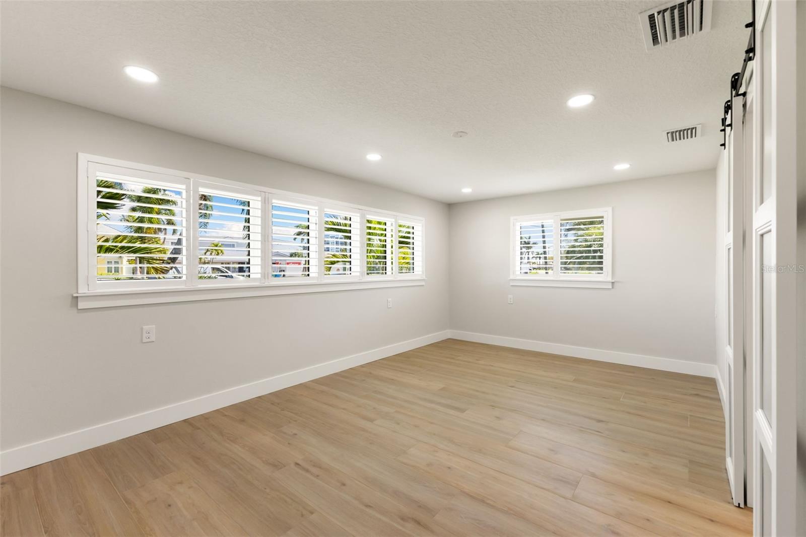 Image 12 of 82 For 10088 Paradise Boulevard