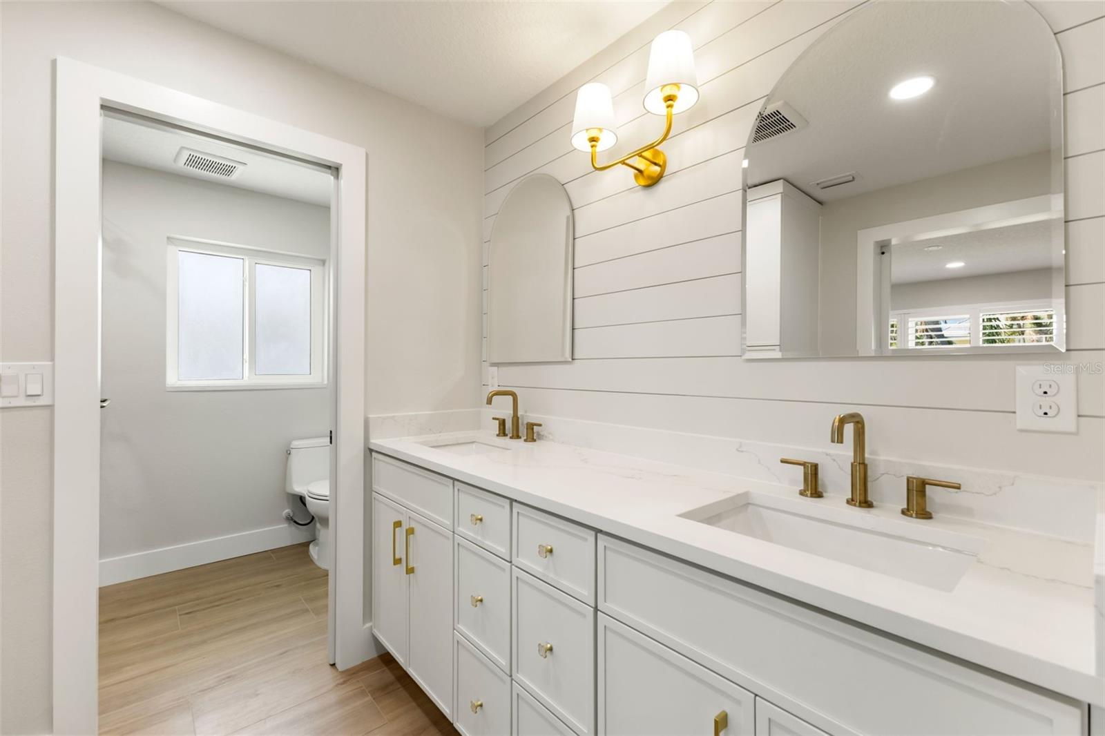 Image 13 of 82 For 10088 Paradise Boulevard