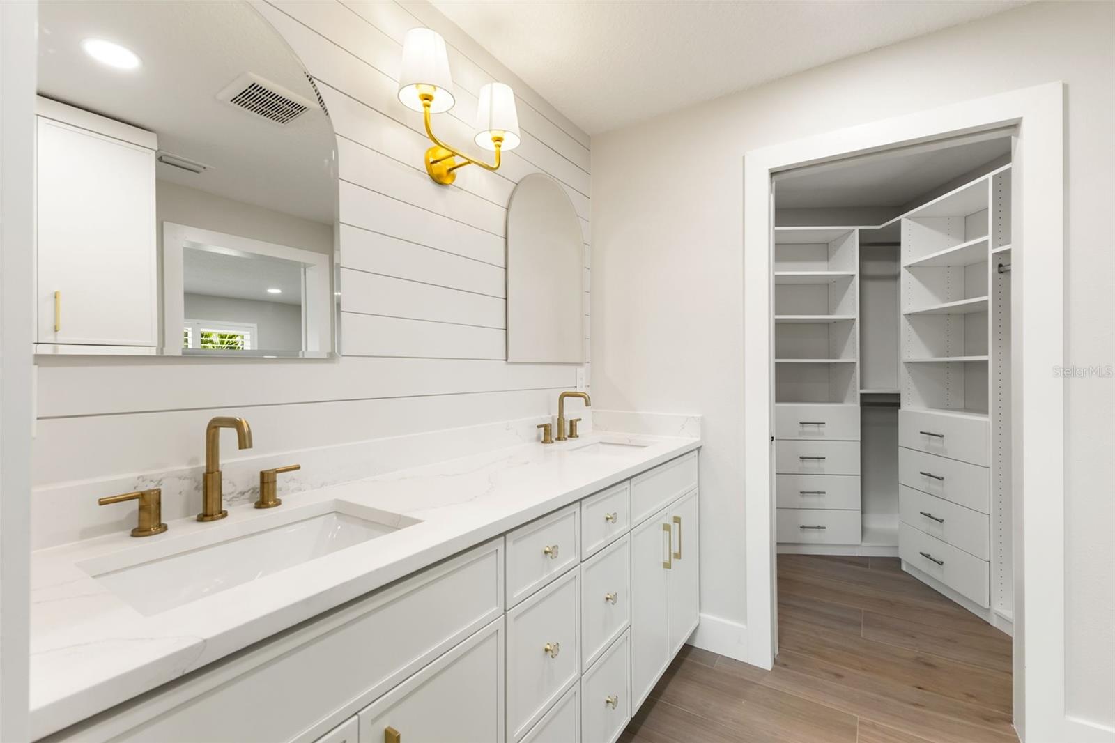 Image 15 of 82 For 10088 Paradise Boulevard