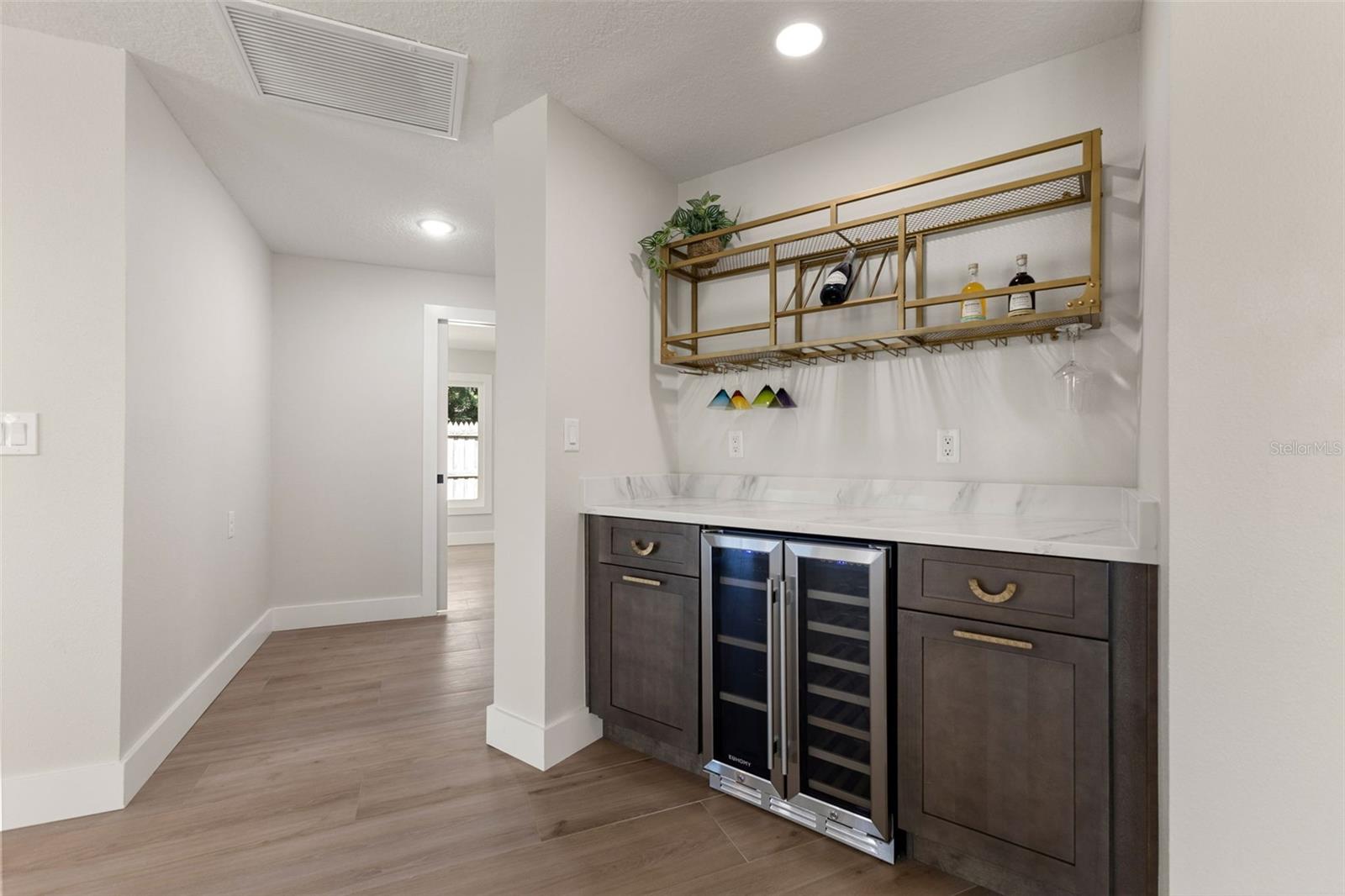 Image 17 of 82 For 10088 Paradise Boulevard