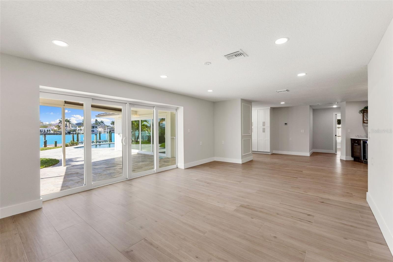 Image 21 of 82 For 10088 Paradise Boulevard