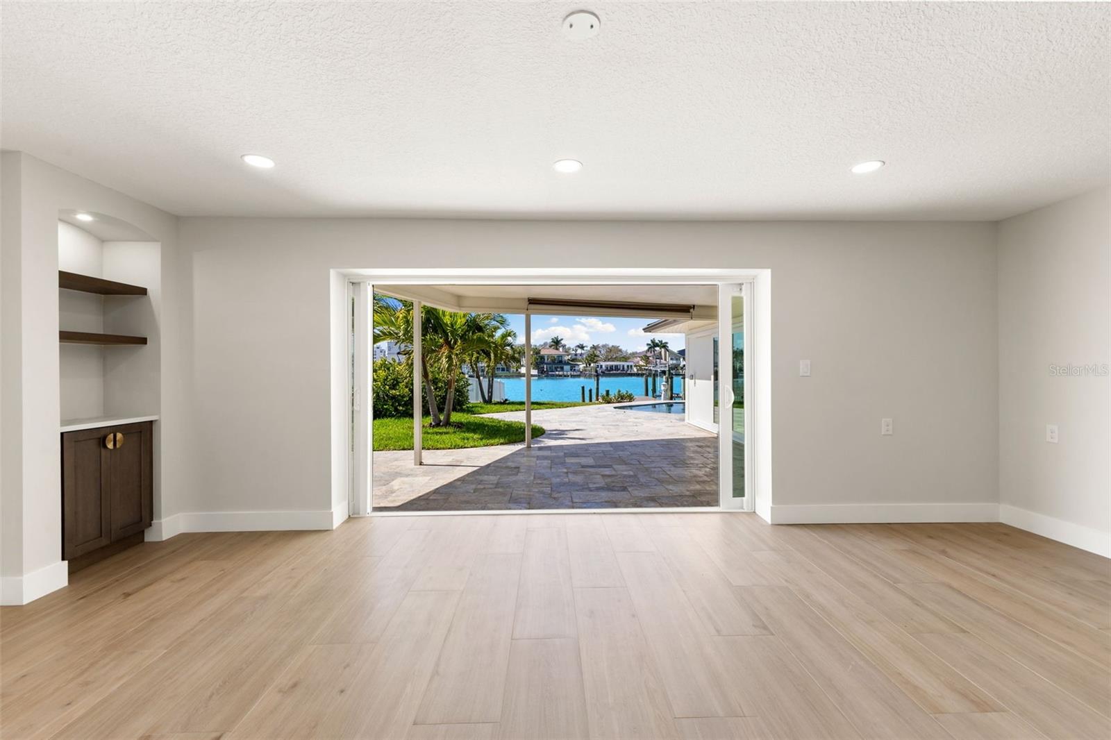 Image 22 of 82 For 10088 Paradise Boulevard