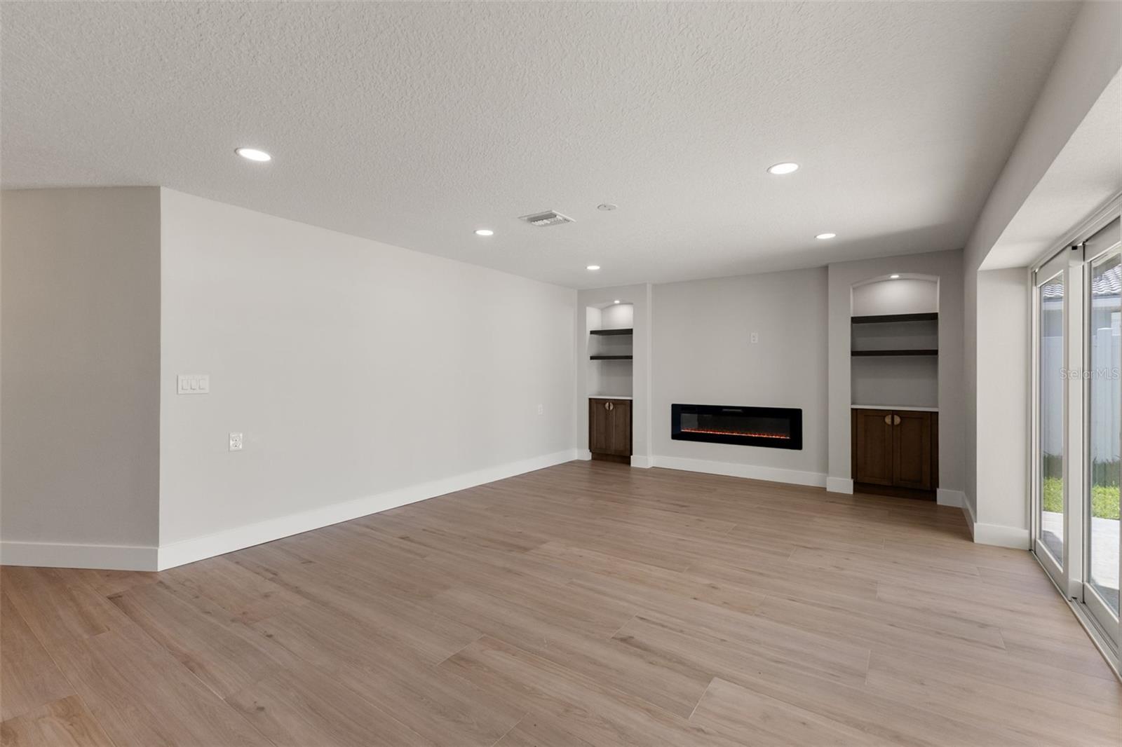 Image 23 of 82 For 10088 Paradise Boulevard