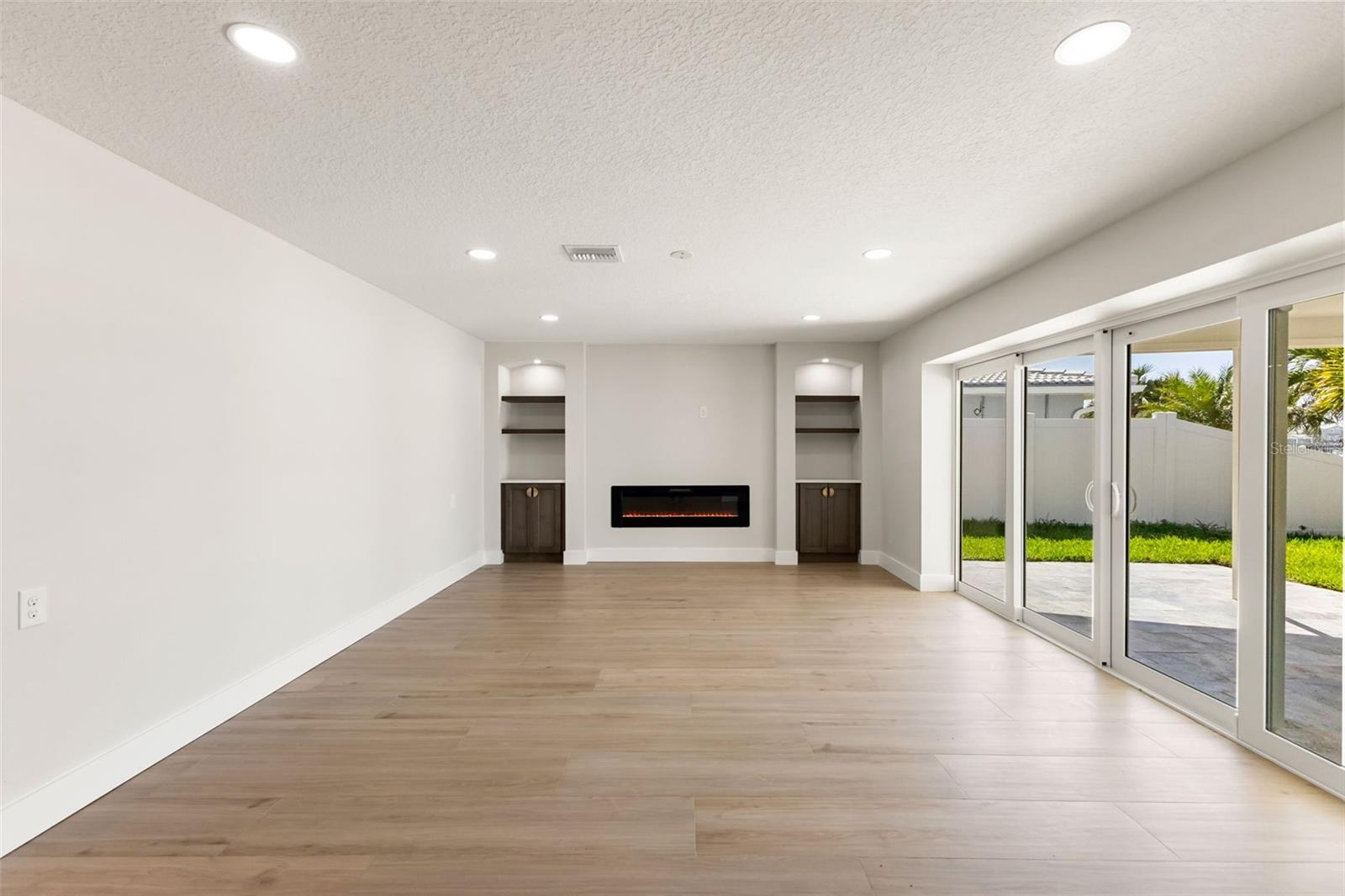 Image 24 of 82 For 10088 Paradise Boulevard