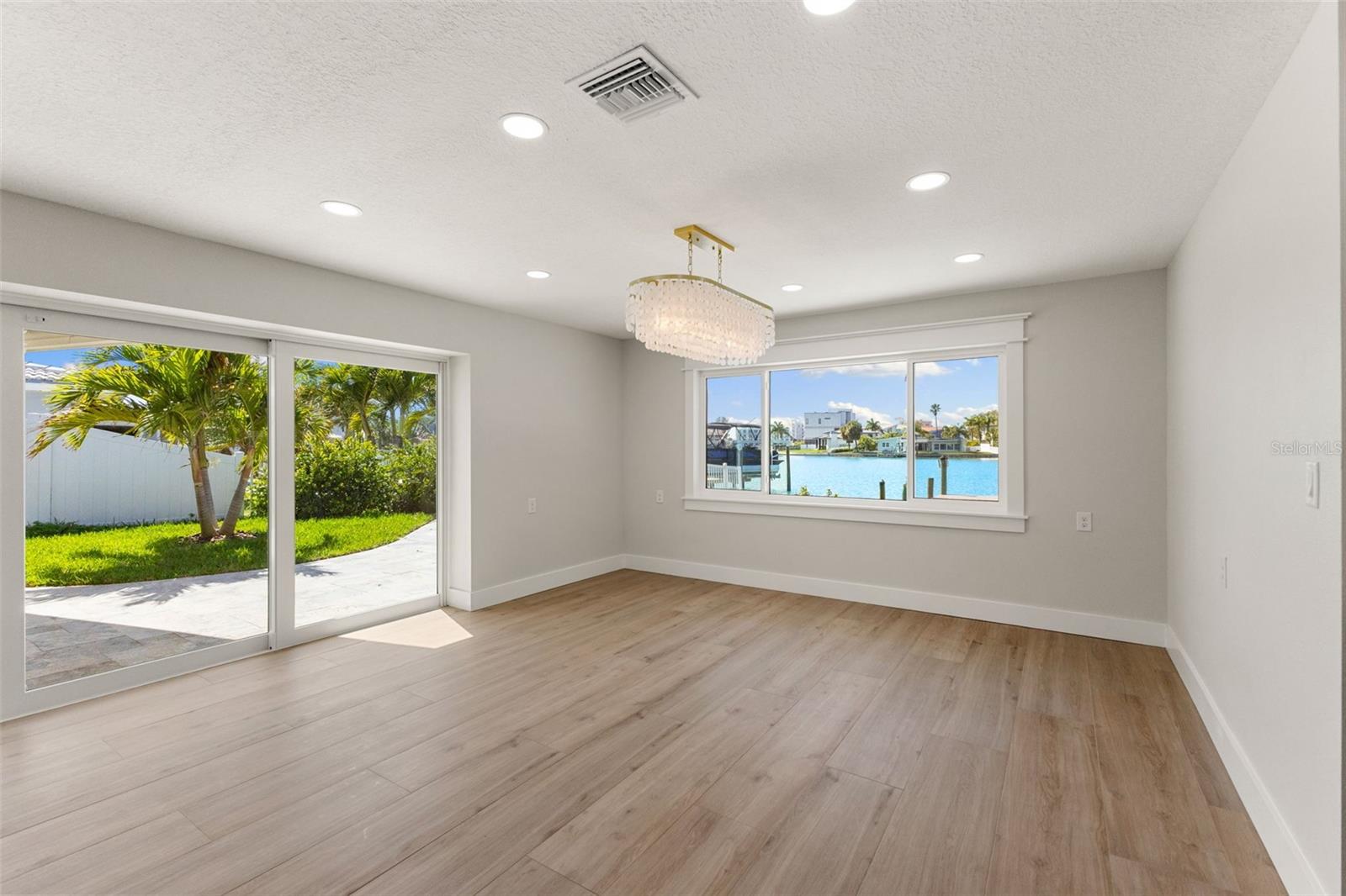 Image 30 of 82 For 10088 Paradise Boulevard