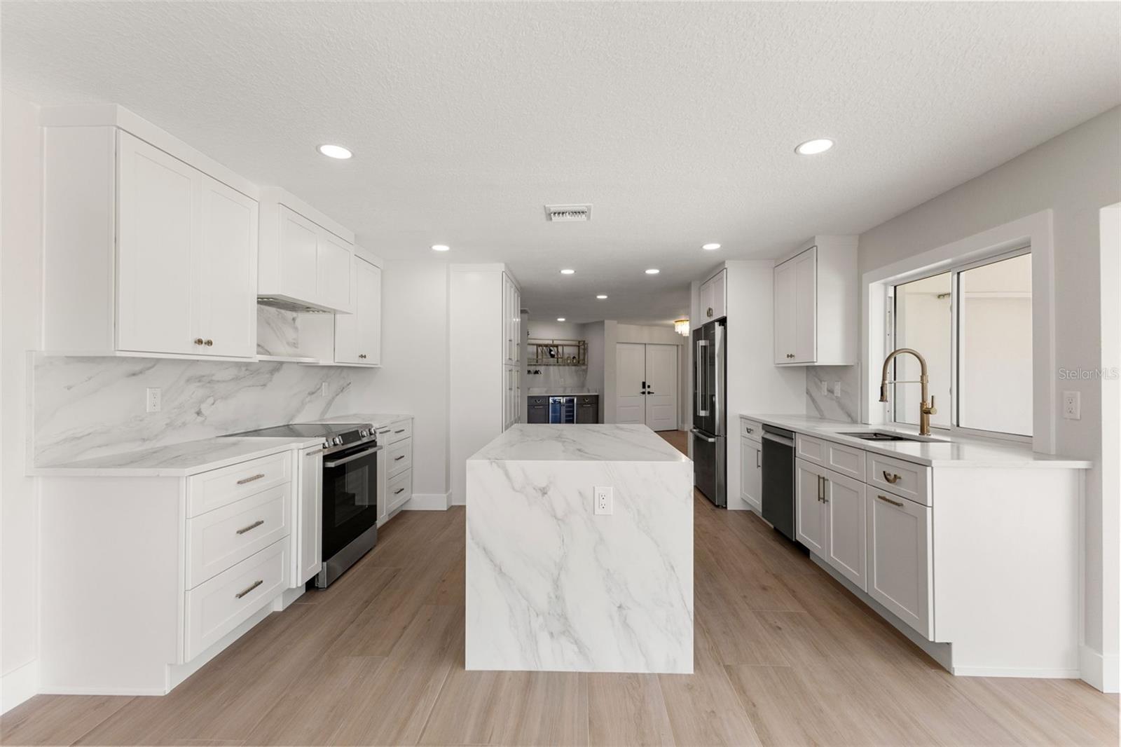 Image 32 of 82 For 10088 Paradise Boulevard