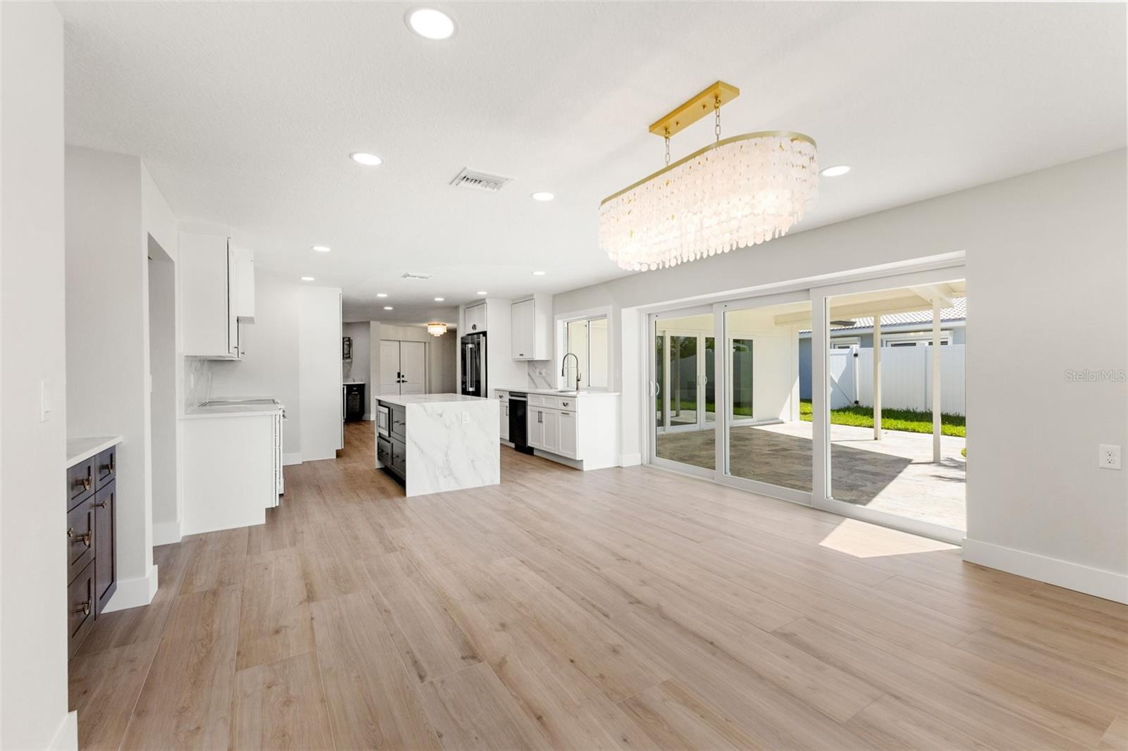 Image 40 of 82 For 10088 Paradise Boulevard