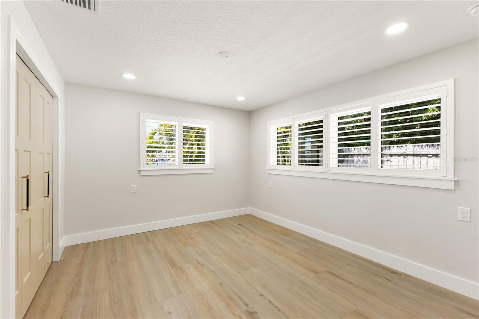 Image 42 of 82 For 10088 Paradise Boulevard