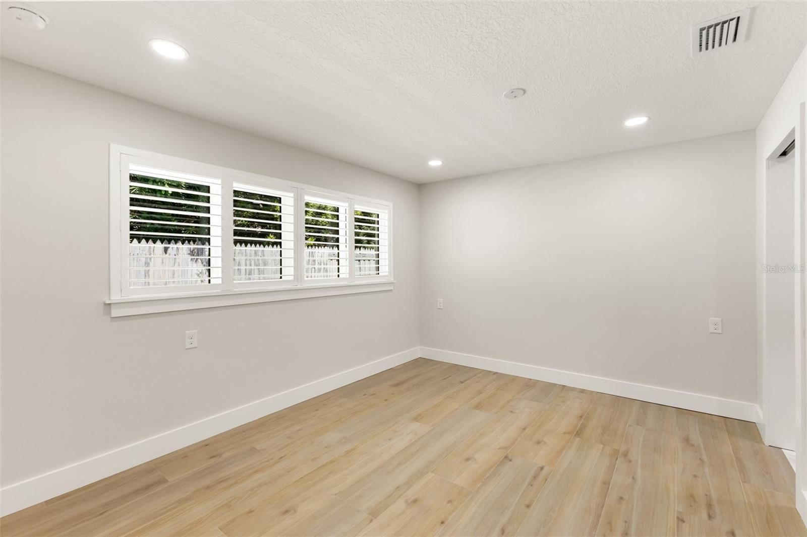 Image 46 of 82 For 10088 Paradise Boulevard