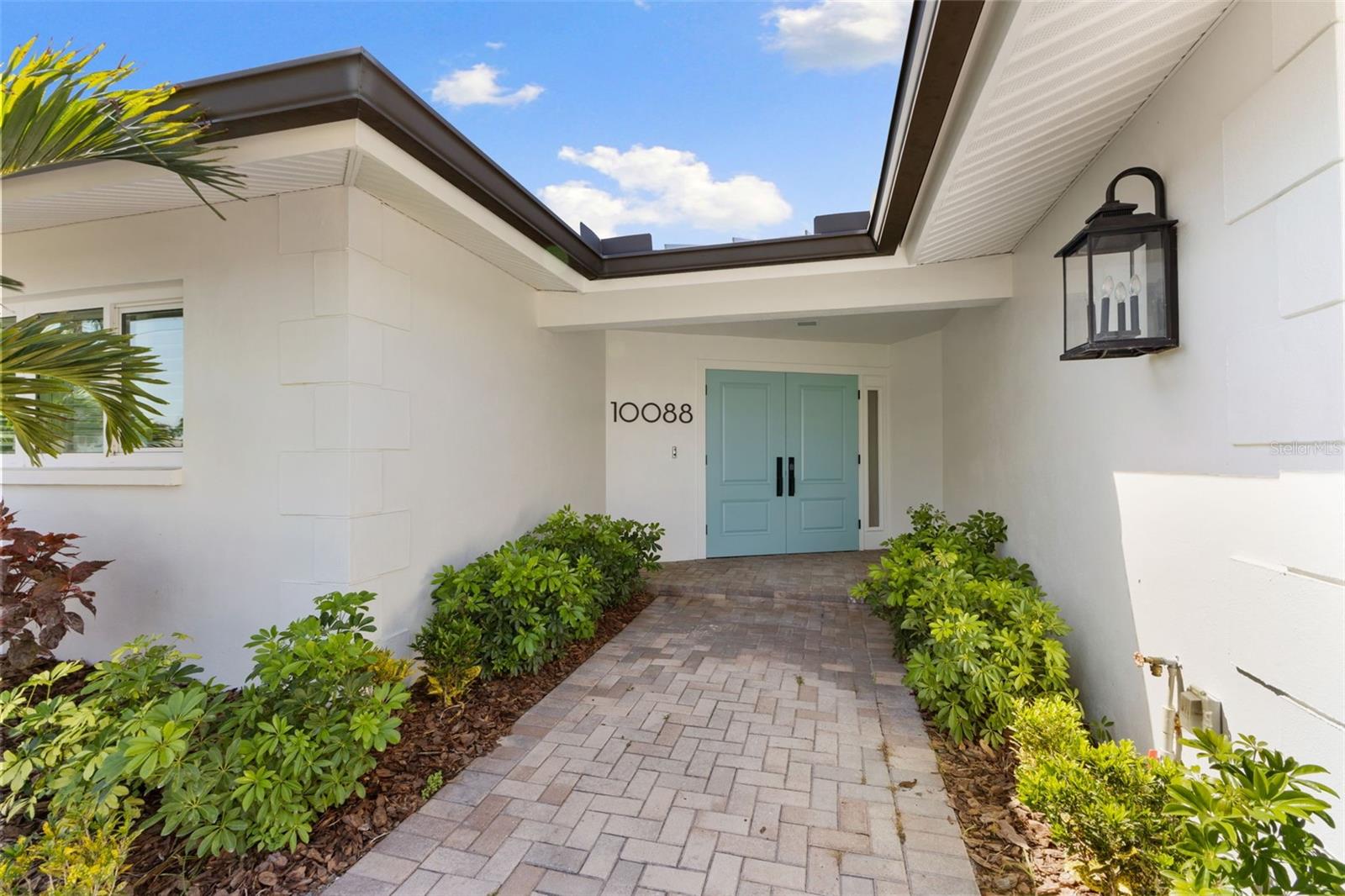 Image 7 of 82 For 10088 Paradise Boulevard