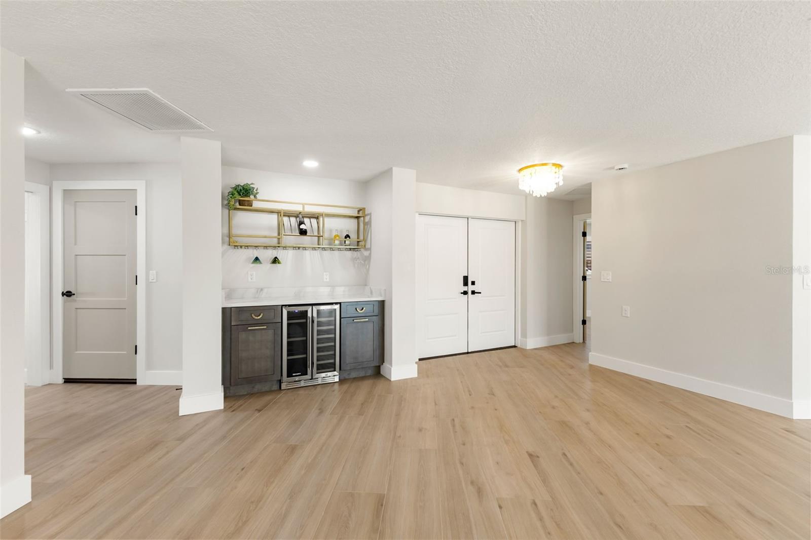 Image 9 of 82 For 10088 Paradise Boulevard