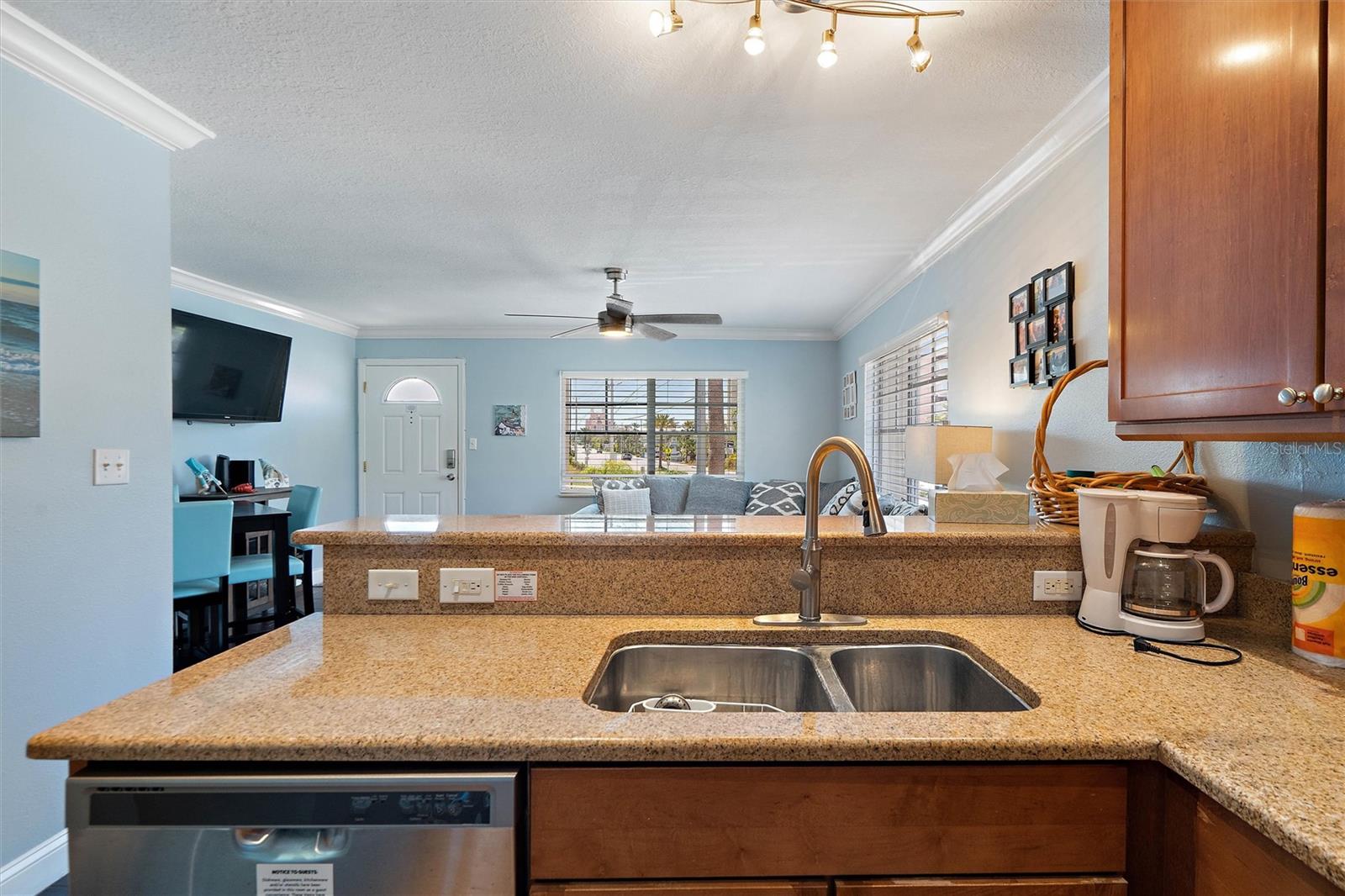 Image 10 of 25 For 4103 Gulf Boulevard 201