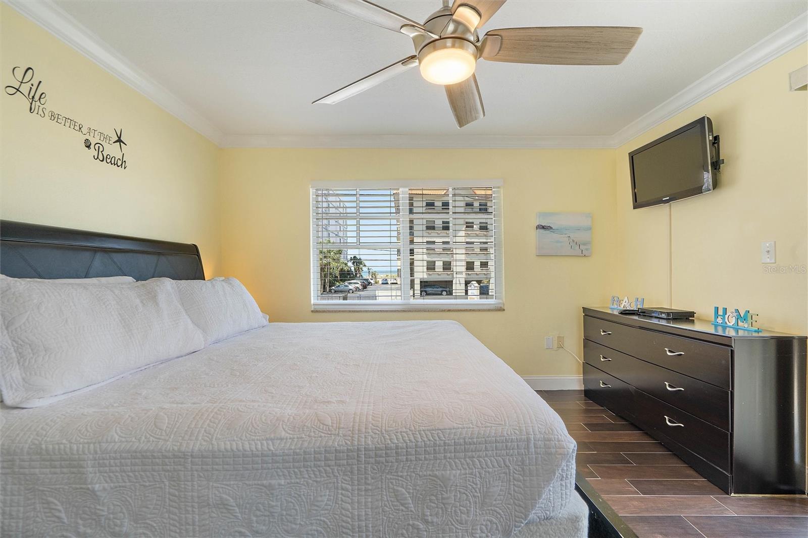 Image 13 of 25 For 4103 Gulf Boulevard 201