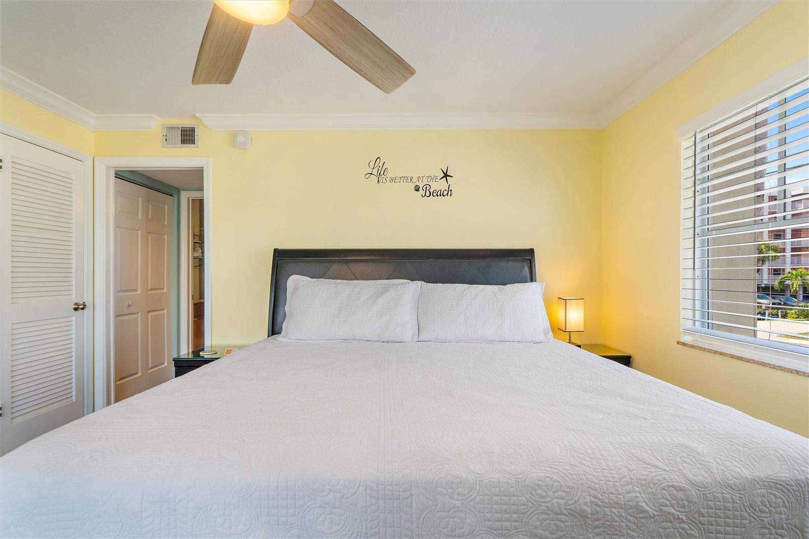 Image 17 of 25 For 4103 Gulf Boulevard 201