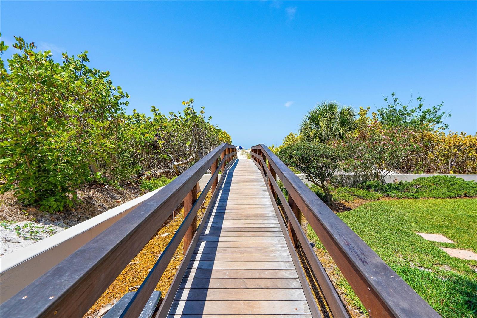 Image 23 of 25 For 4103 Gulf Boulevard 201