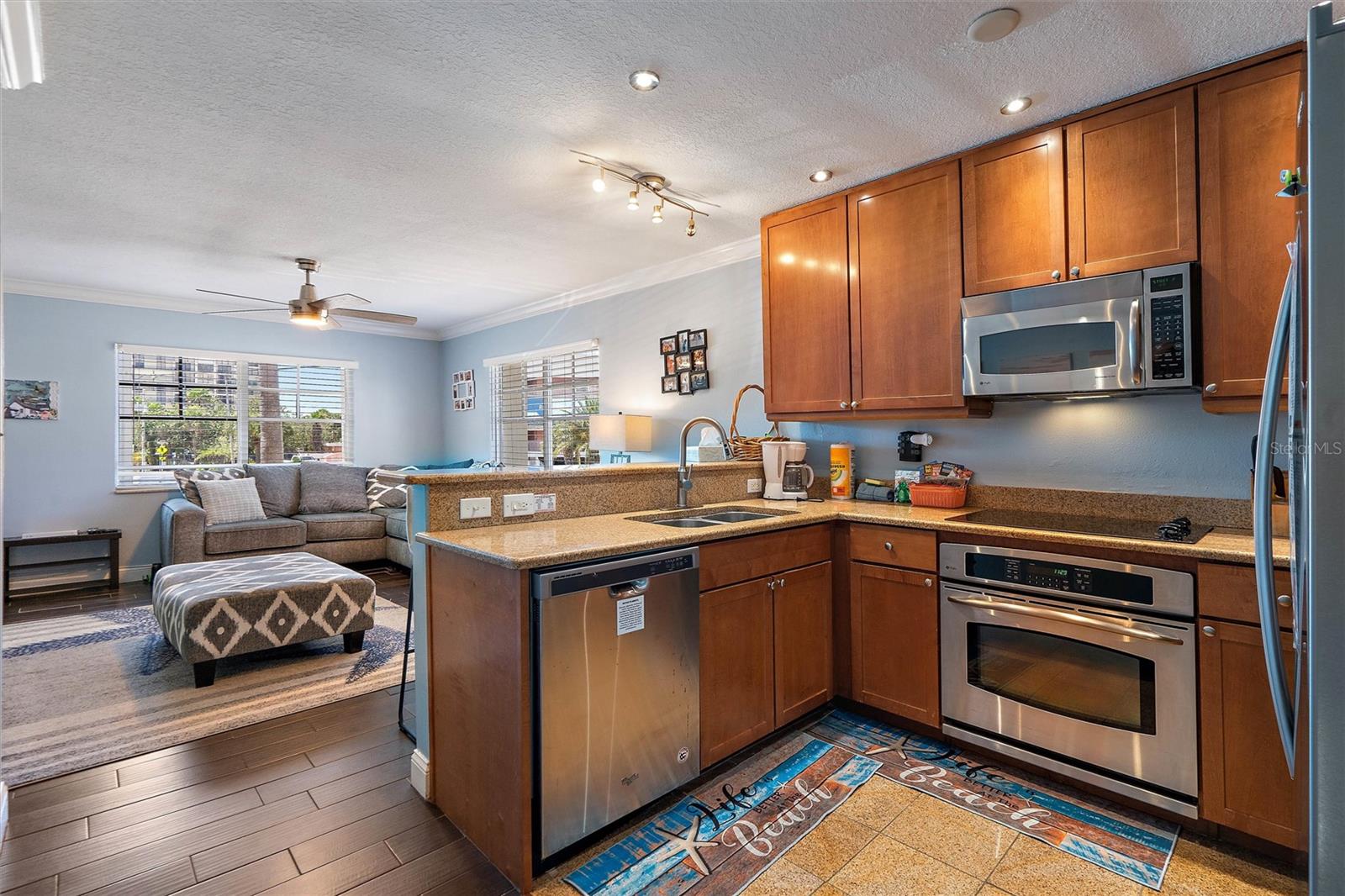 Image 9 of 25 For 4103 Gulf Boulevard 201