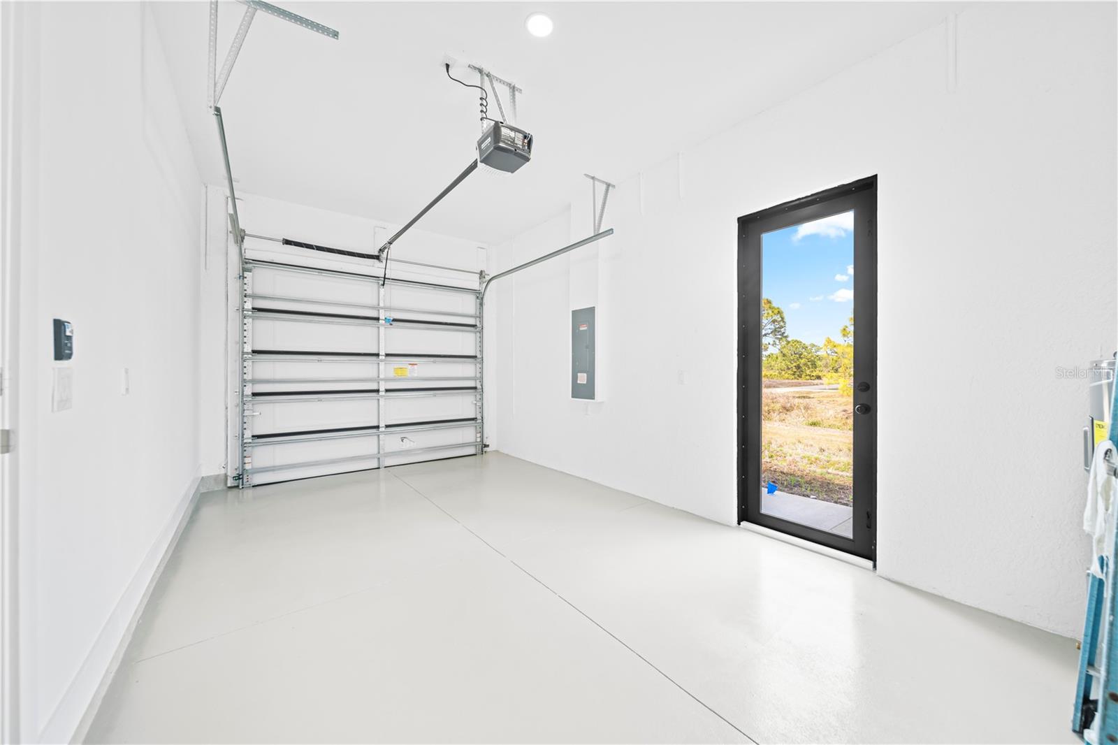 Image 15 of 21 For 326 Louis Avenue