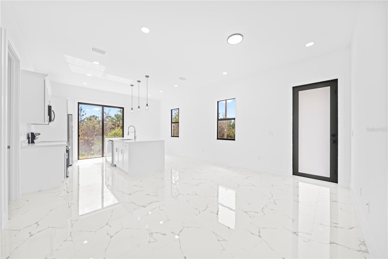 Image 16 of 21 For 326 Louis Avenue