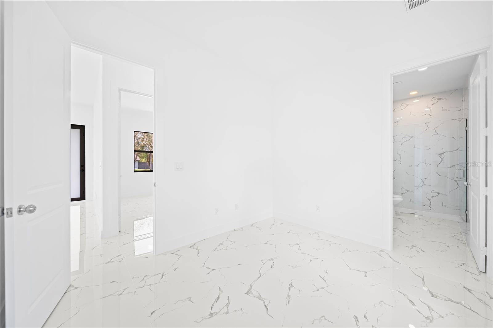 Image 9 of 21 For 326 Louis Avenue