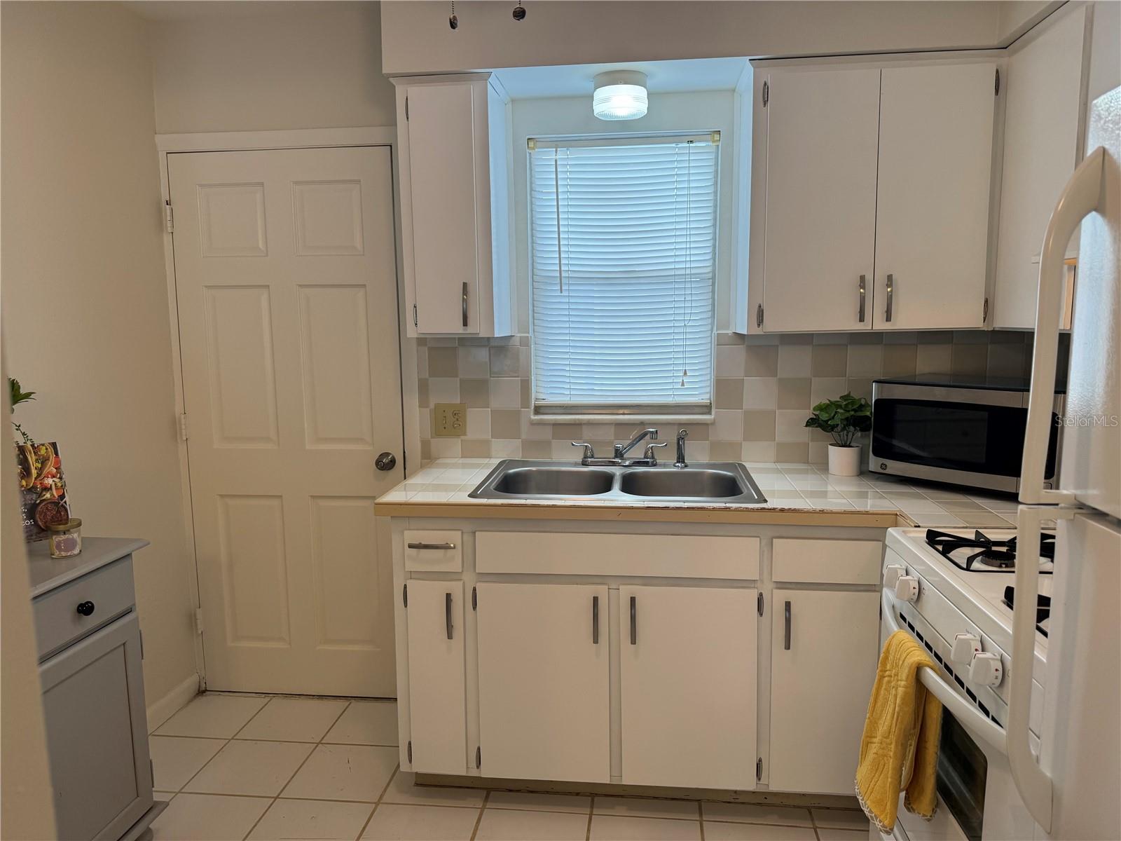 Image 19 of 54 For 5107 Park Lake Drive N