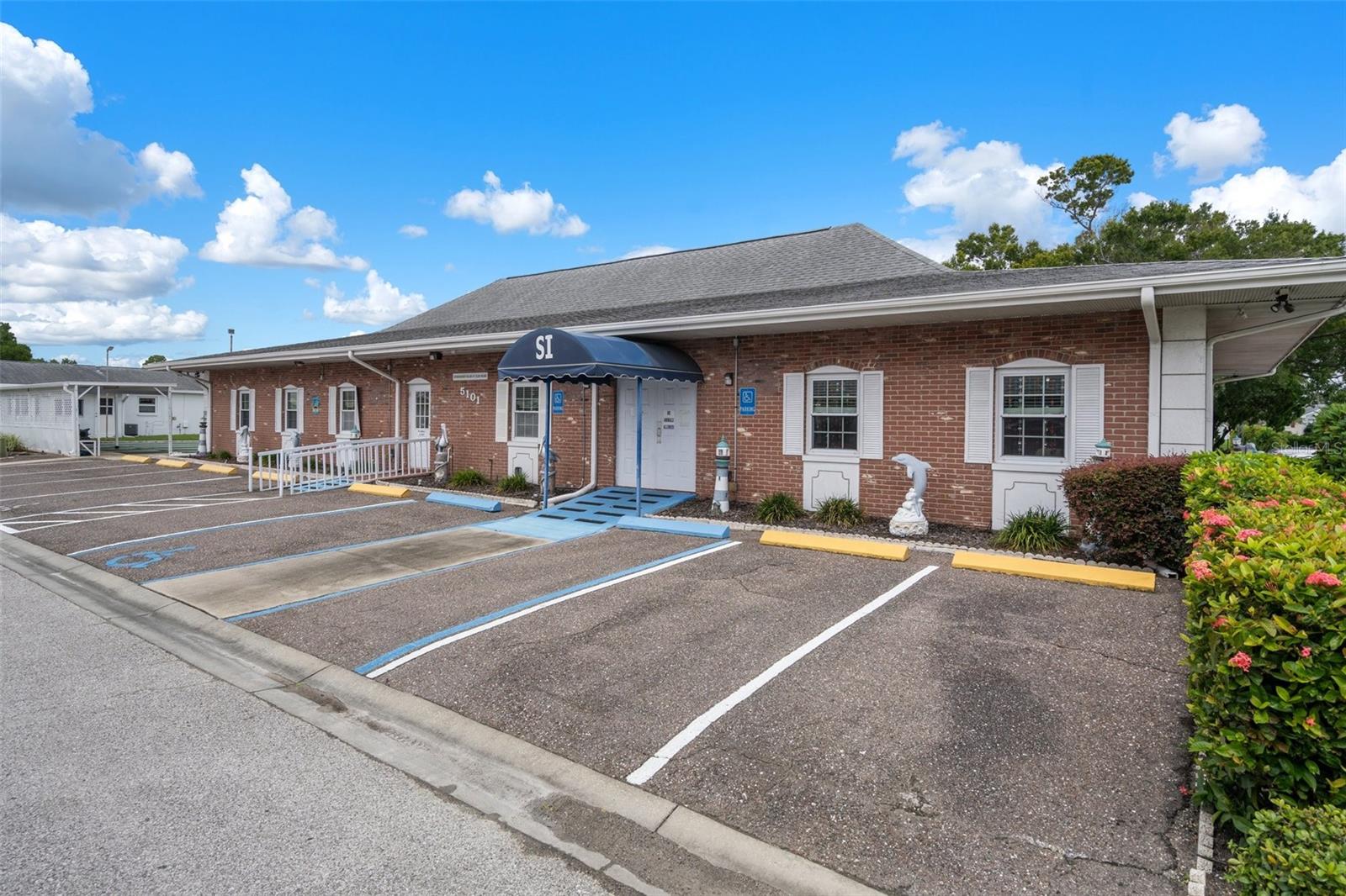 Image 32 of 54 For 5107 Park Lake Drive N