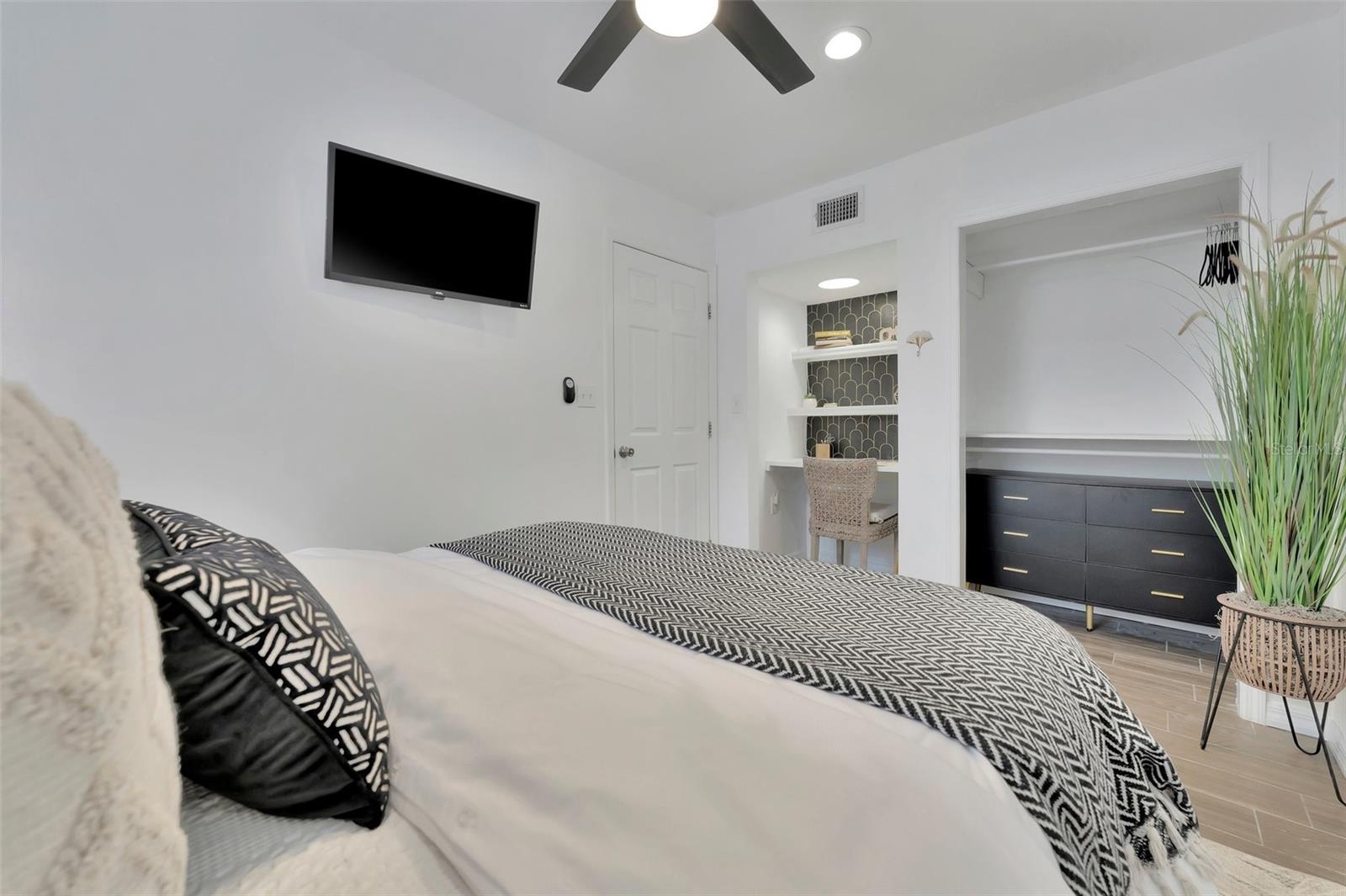 Image 23 of 40 For 700 14th Street Nw