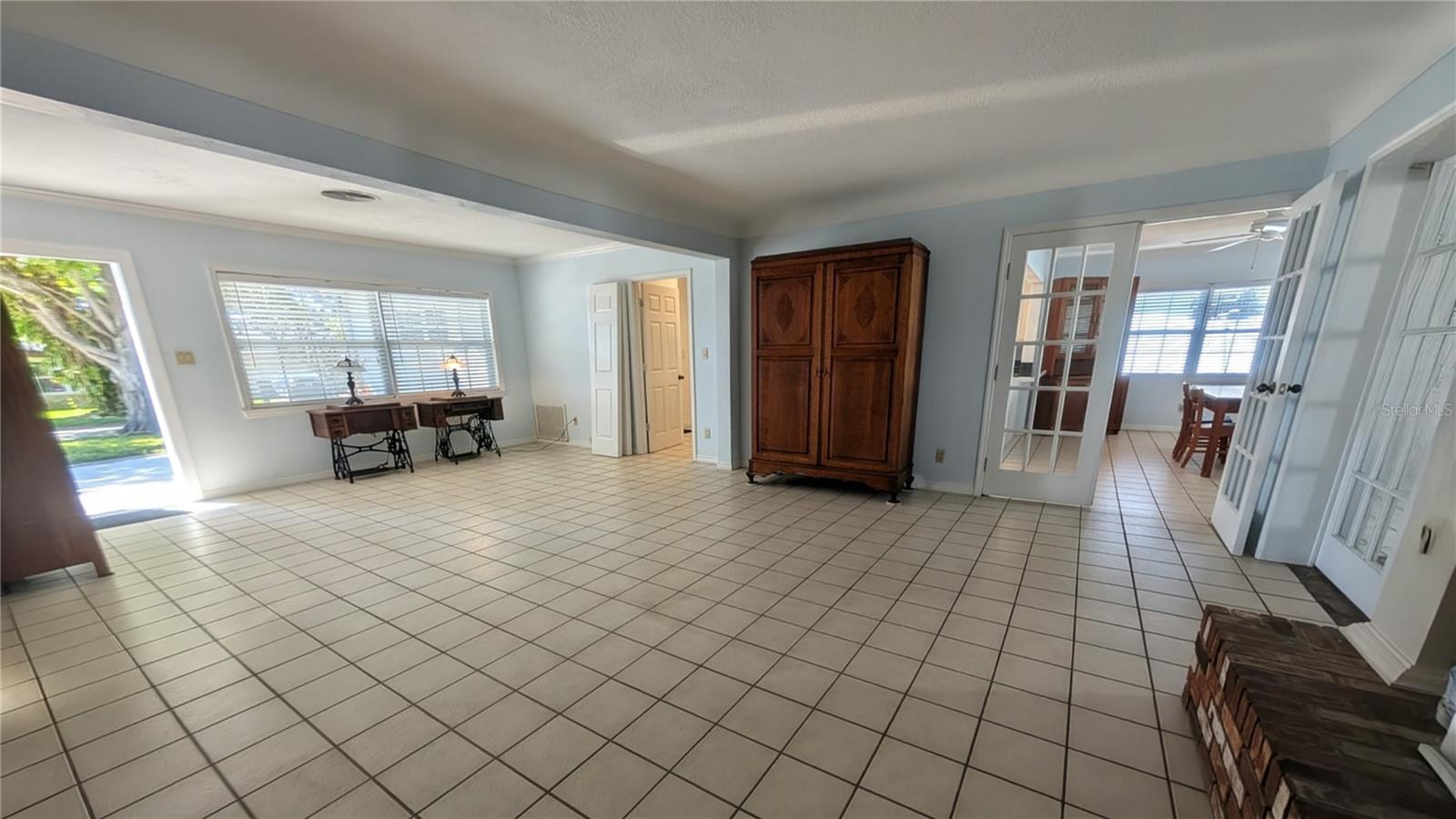 Image 4 of 32 For 5041 Myrtle Lane