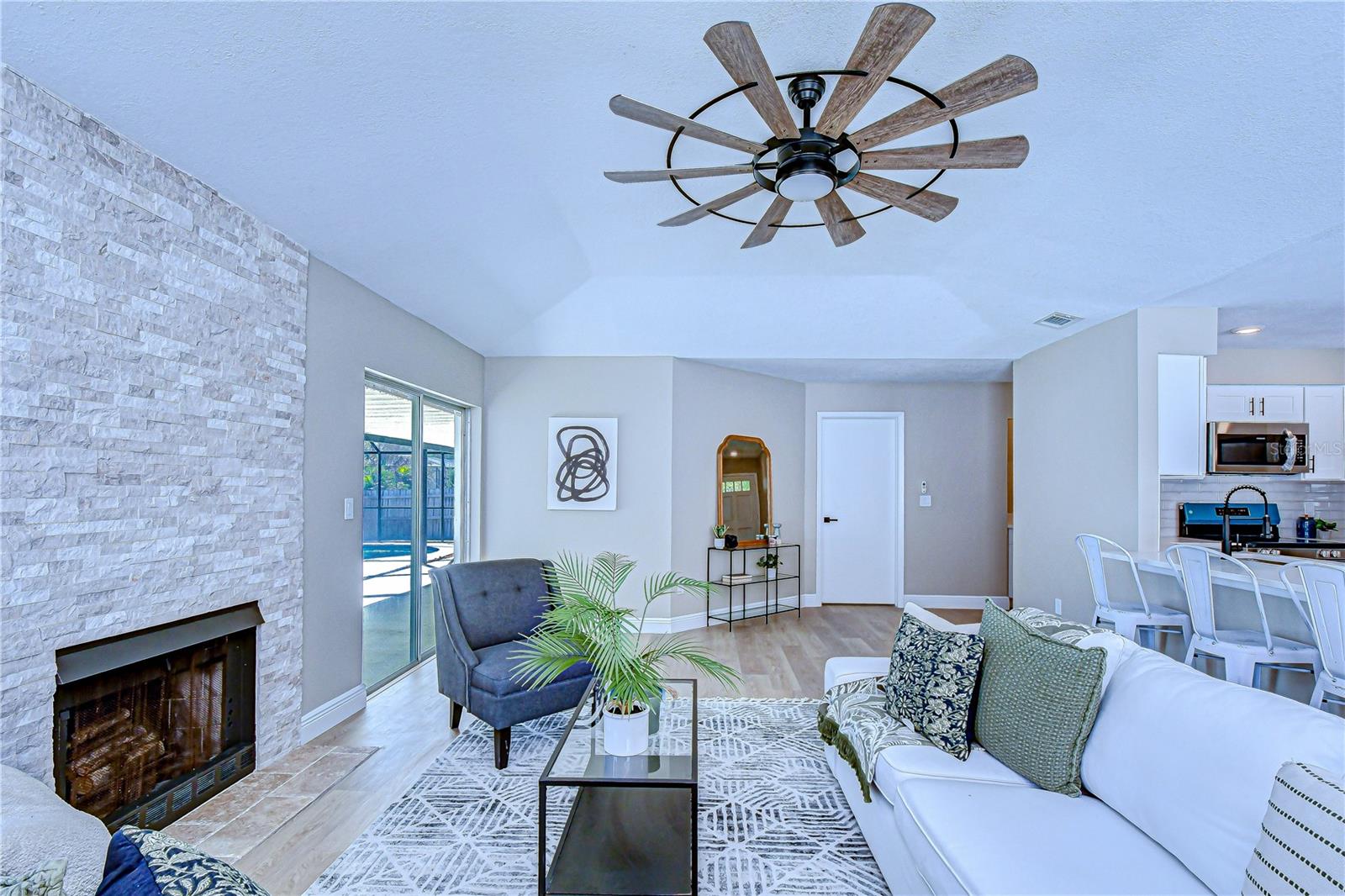 Image 19 of 35 For 15143 Springview Street