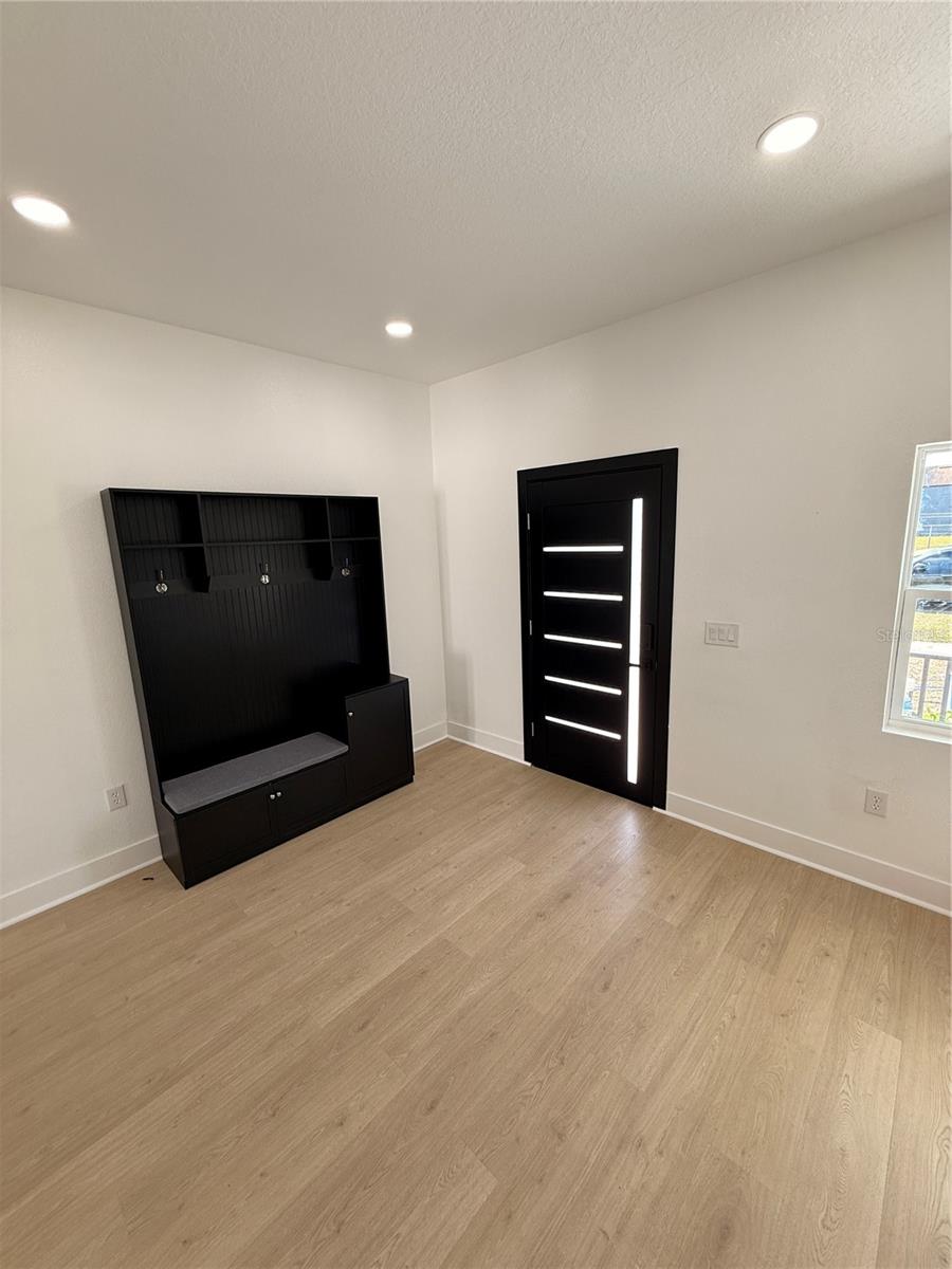 Image 4 of 18 For 2729 Union Street