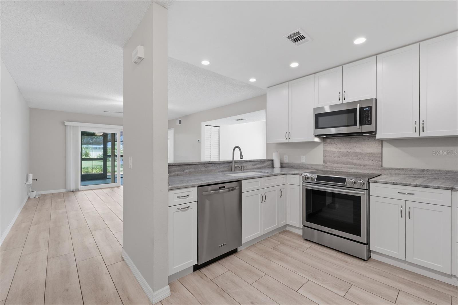 Image 3 of 52 For 3001 58th Avenue S 1015